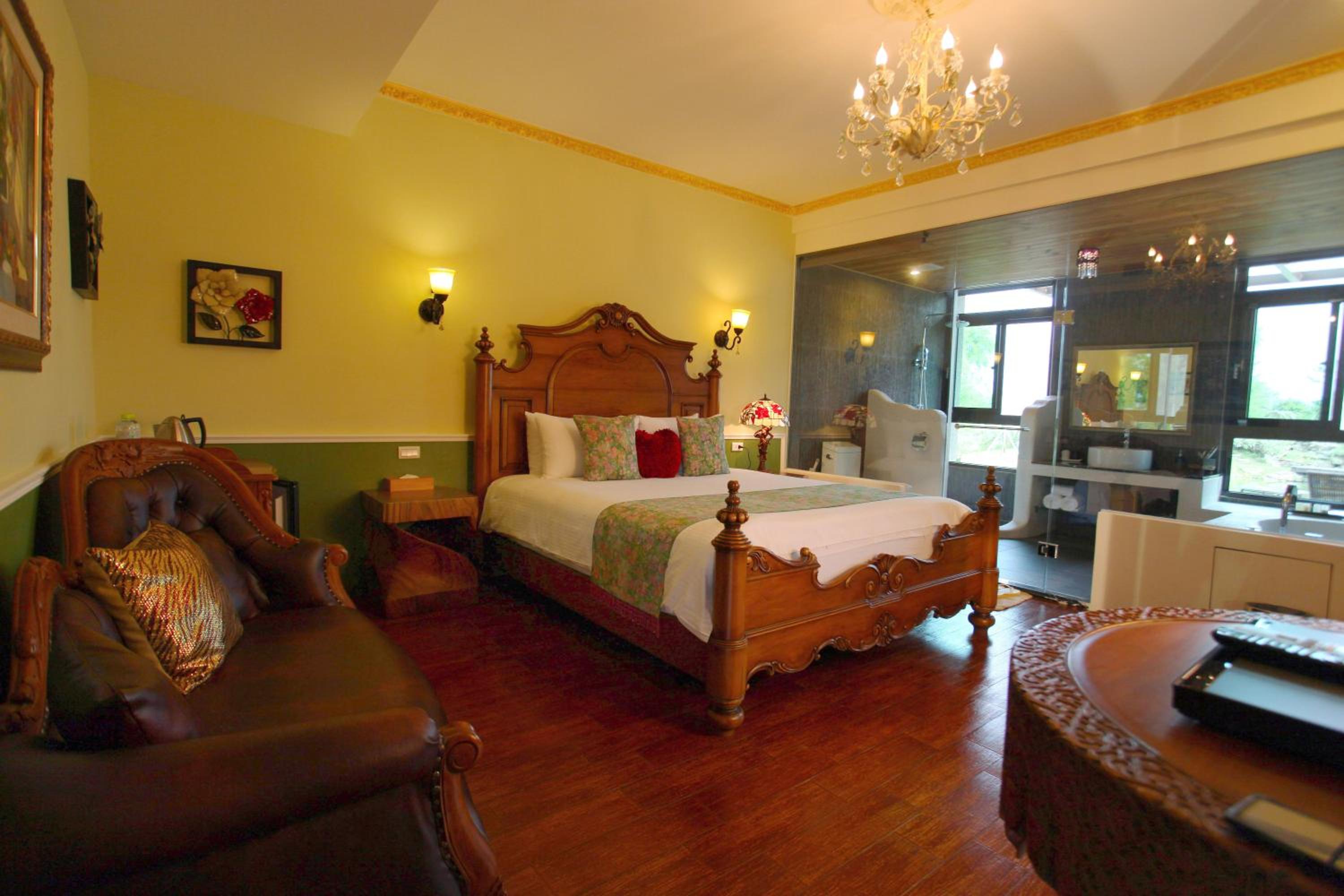 Deluxe King Room photo 1