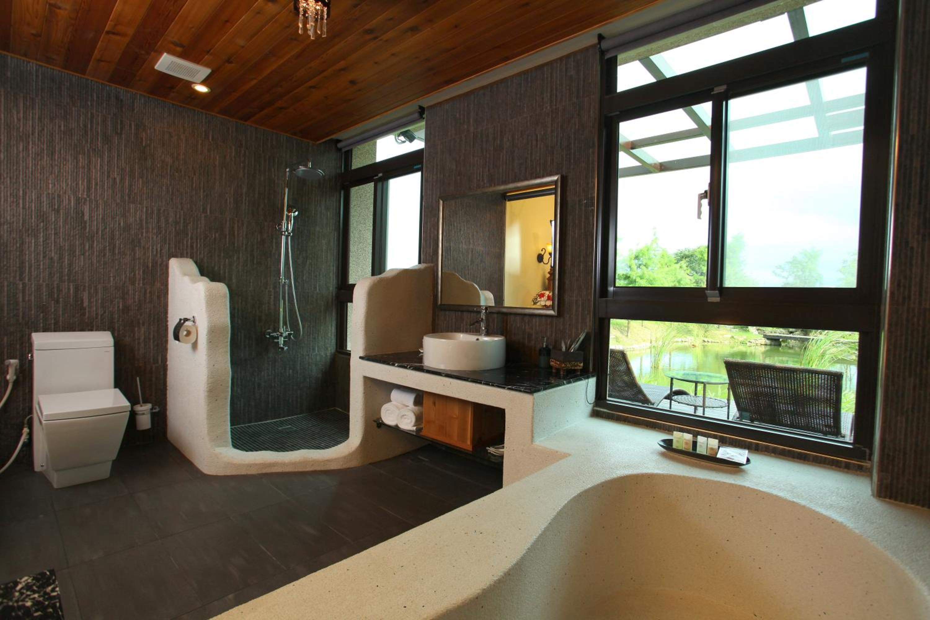 Deluxe King Room photo 3