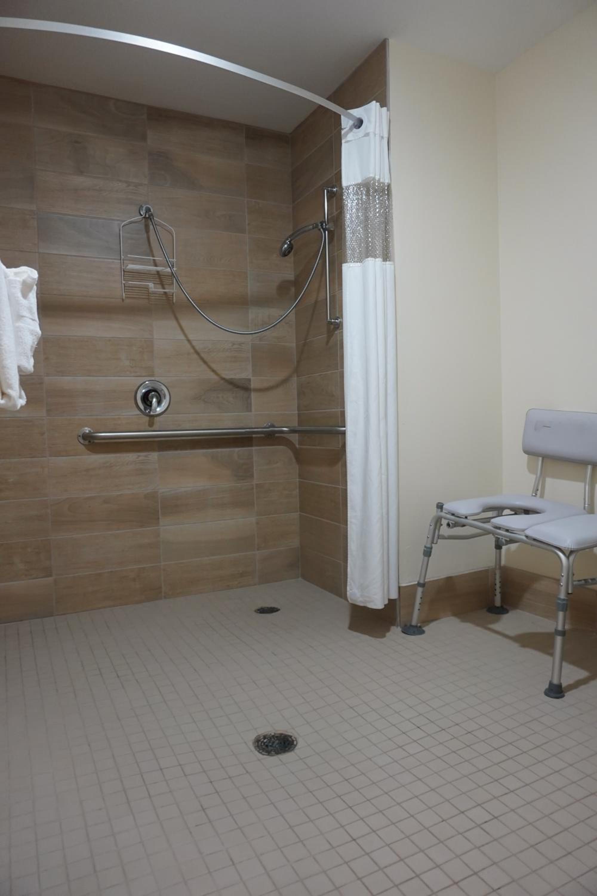 Queen Room - Disability Access/Non-Smoking - Photo 8