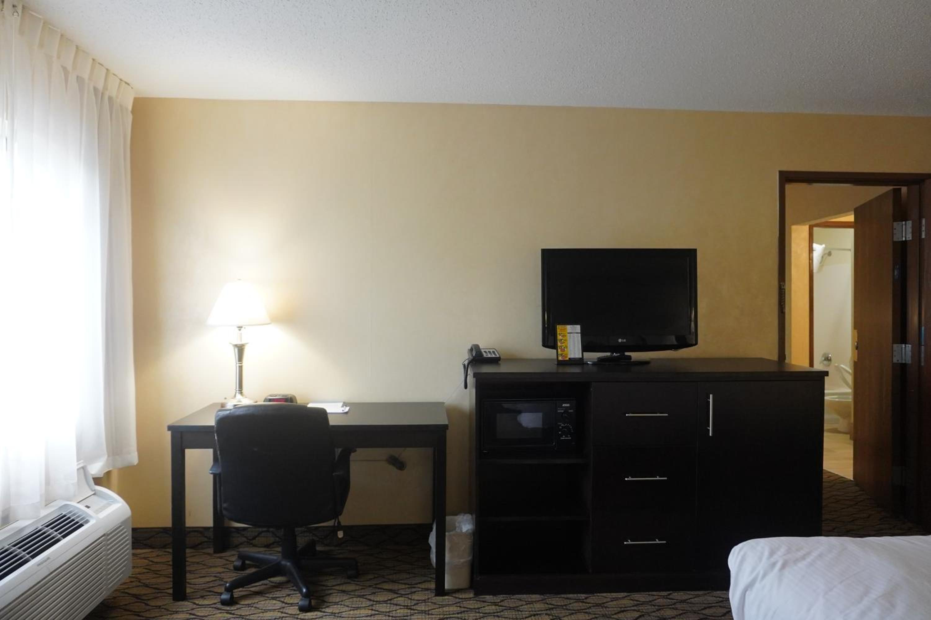 One-Bedroom King Suite - Non-Smoking - Photo 10