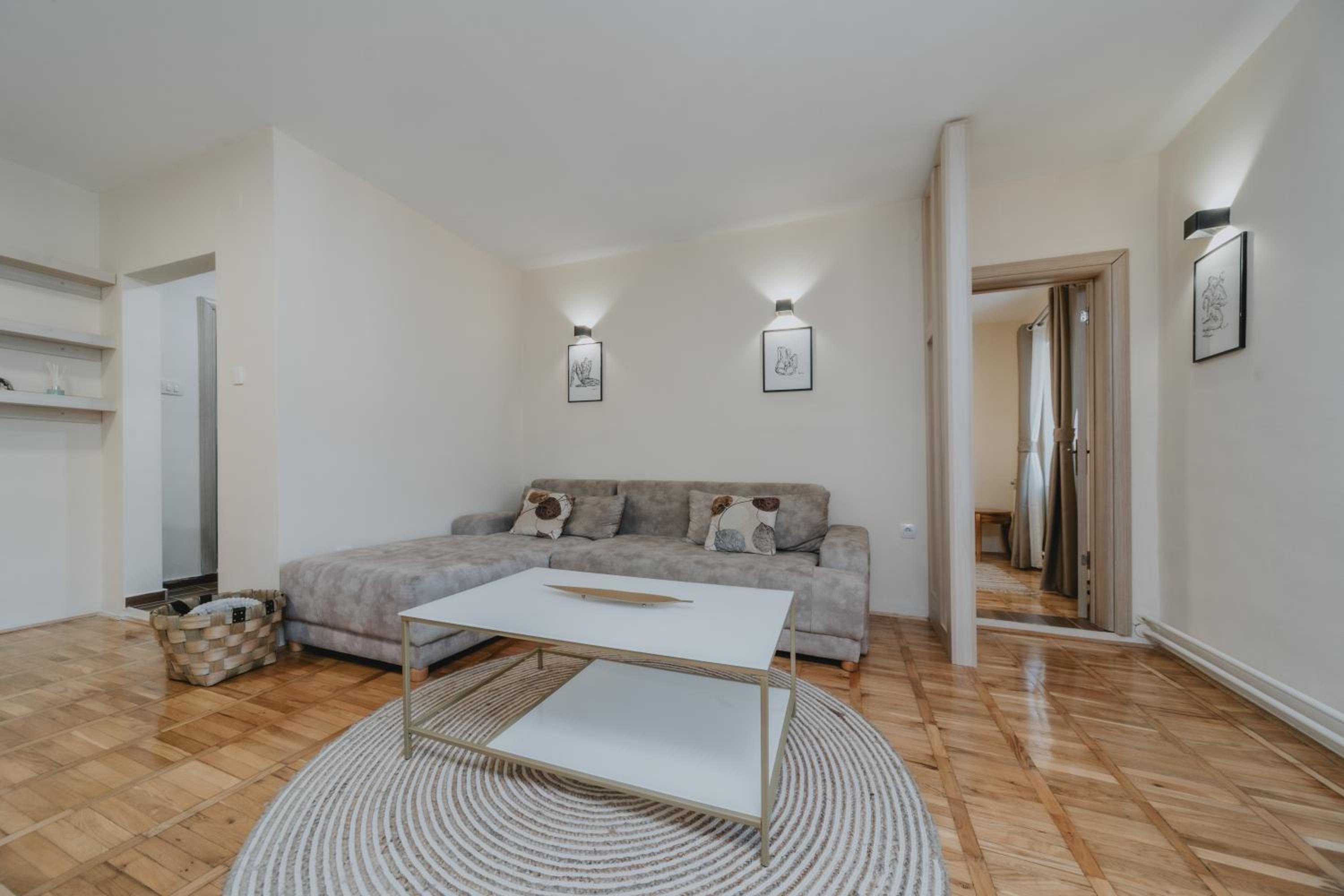 One-Bedroom Apartment photo 2