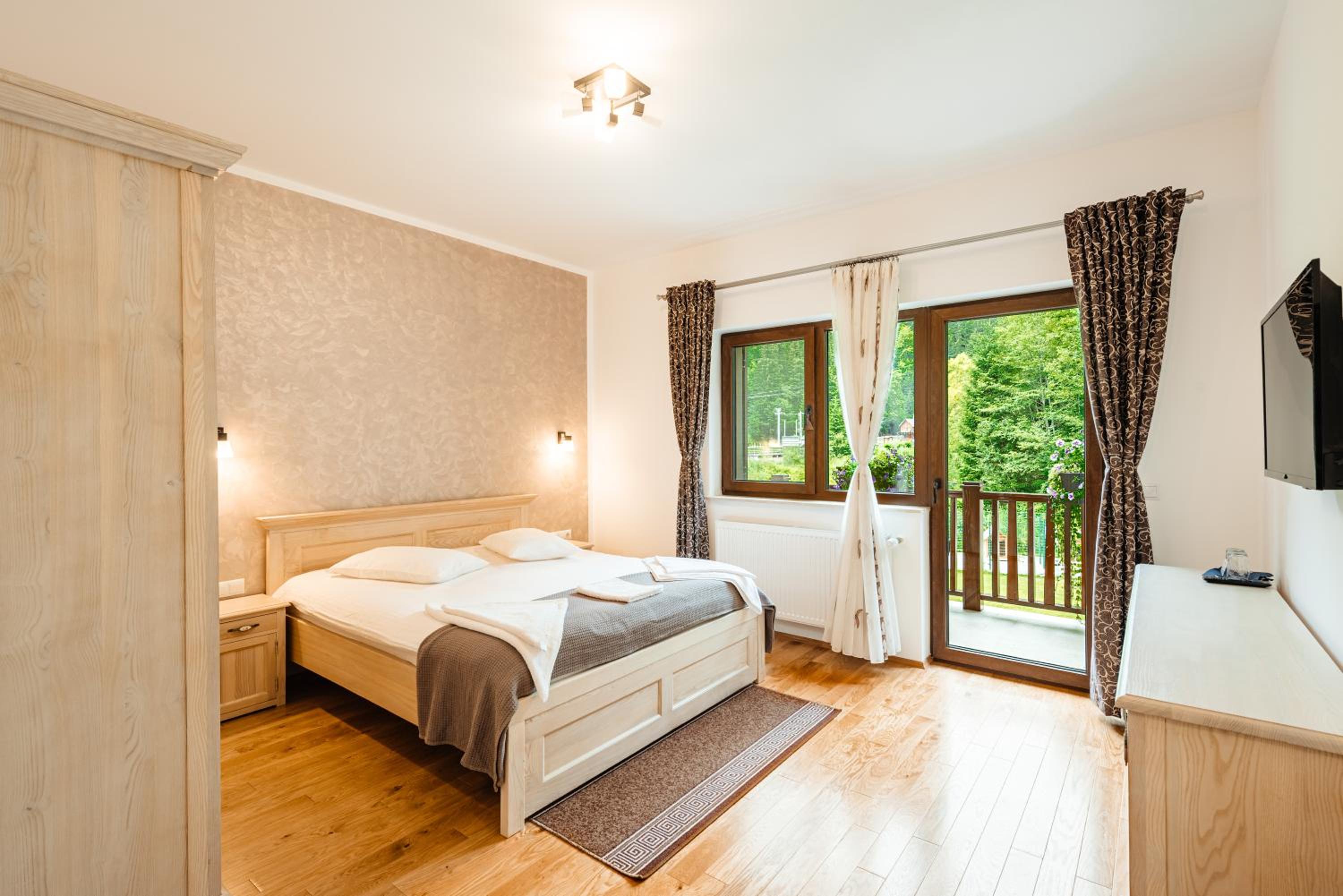 Double Room - Photo 7