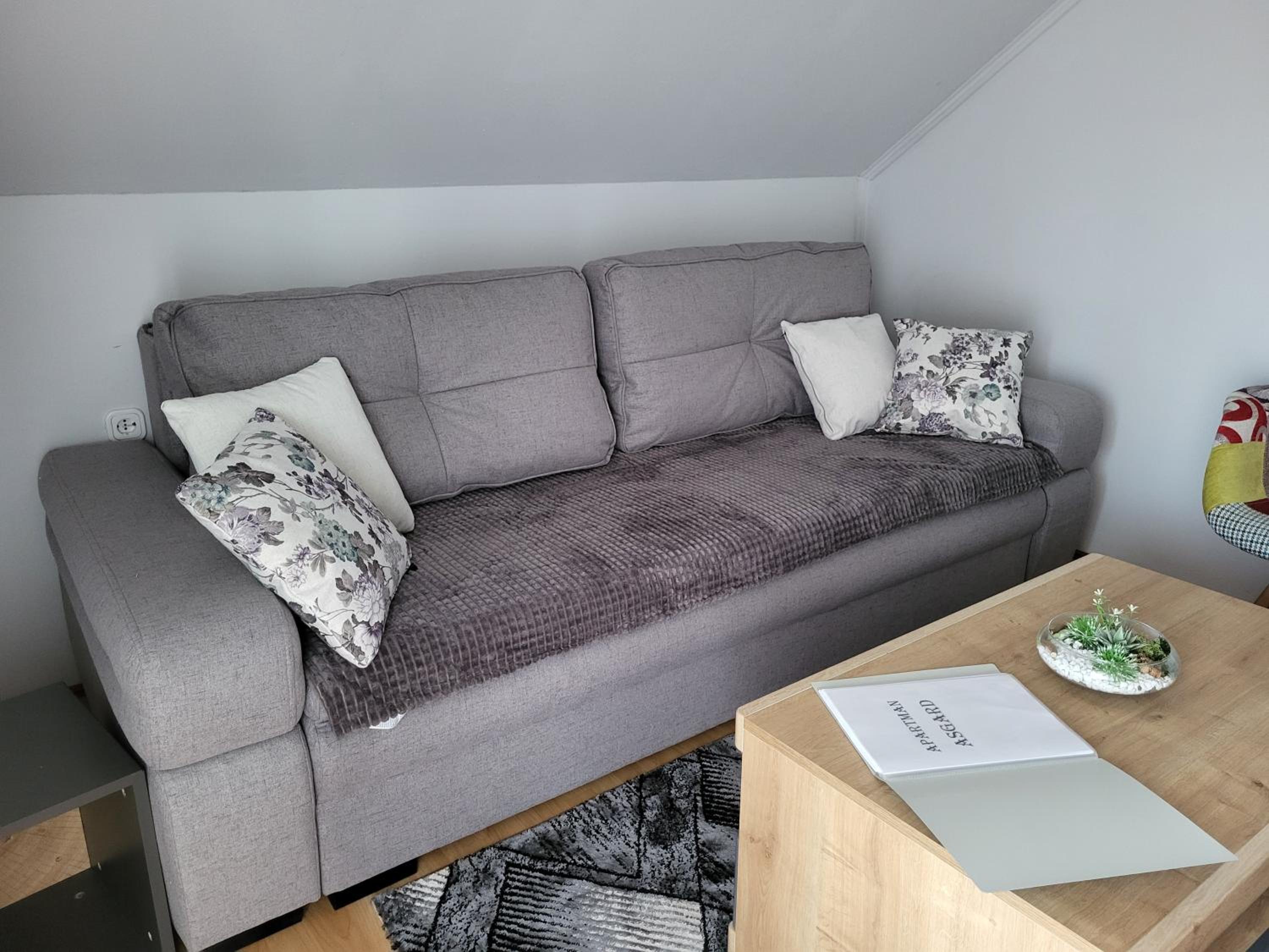 One-Bedroom Apartment - Photo 4