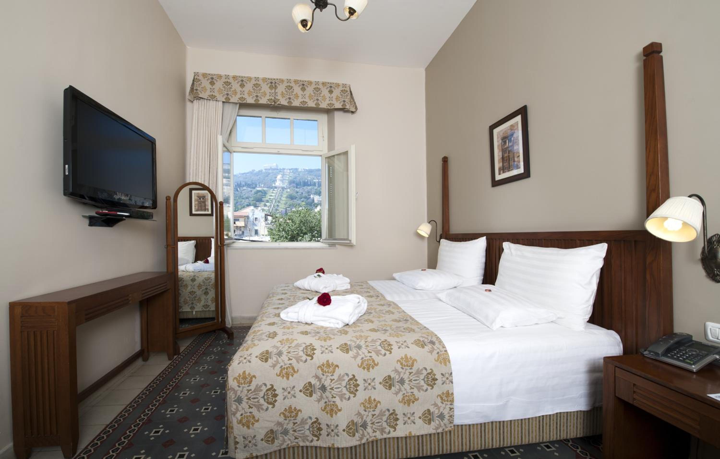 Standard Double or Twin Room - Photo 3