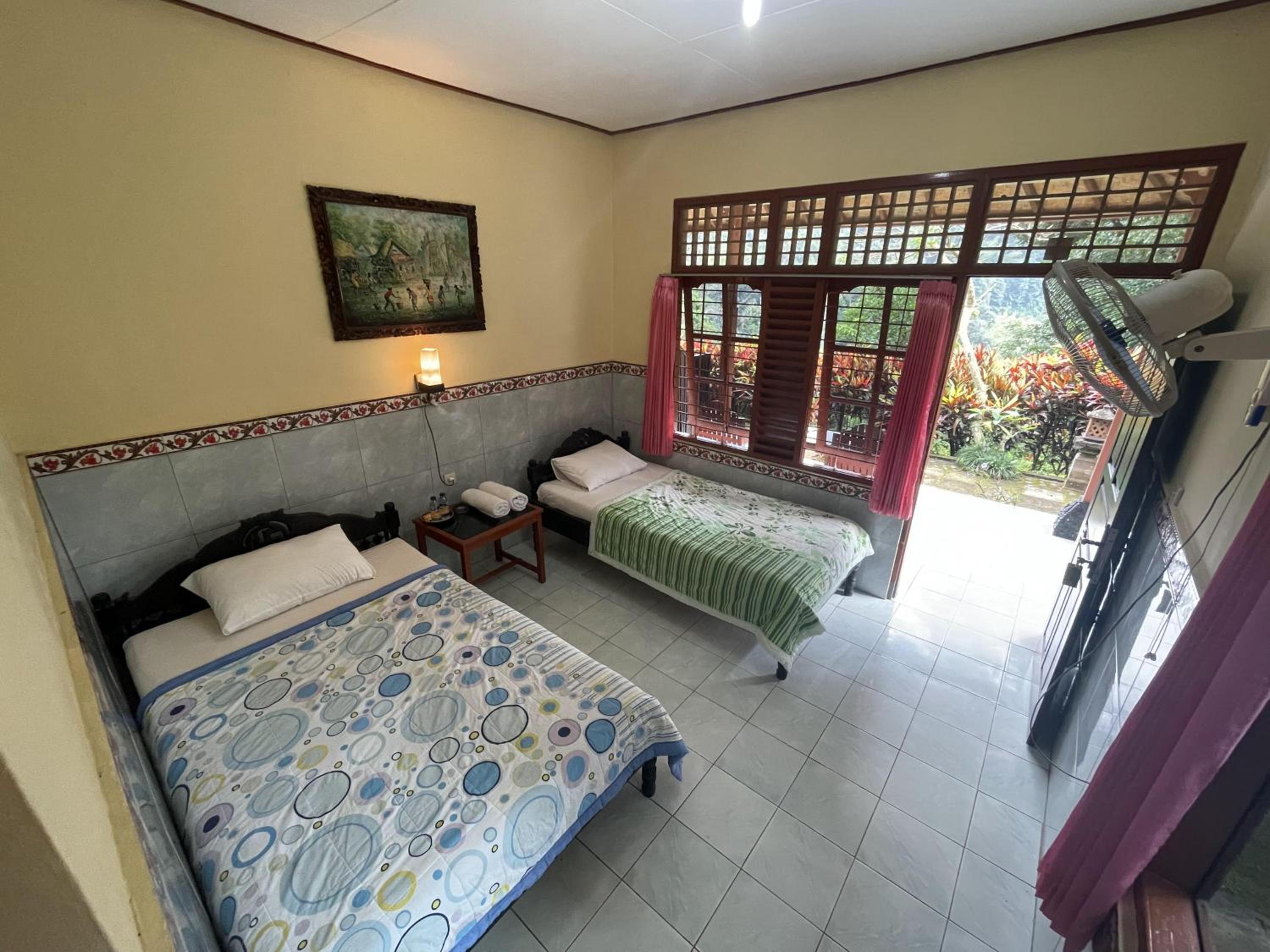 Small Twin Room photo 2