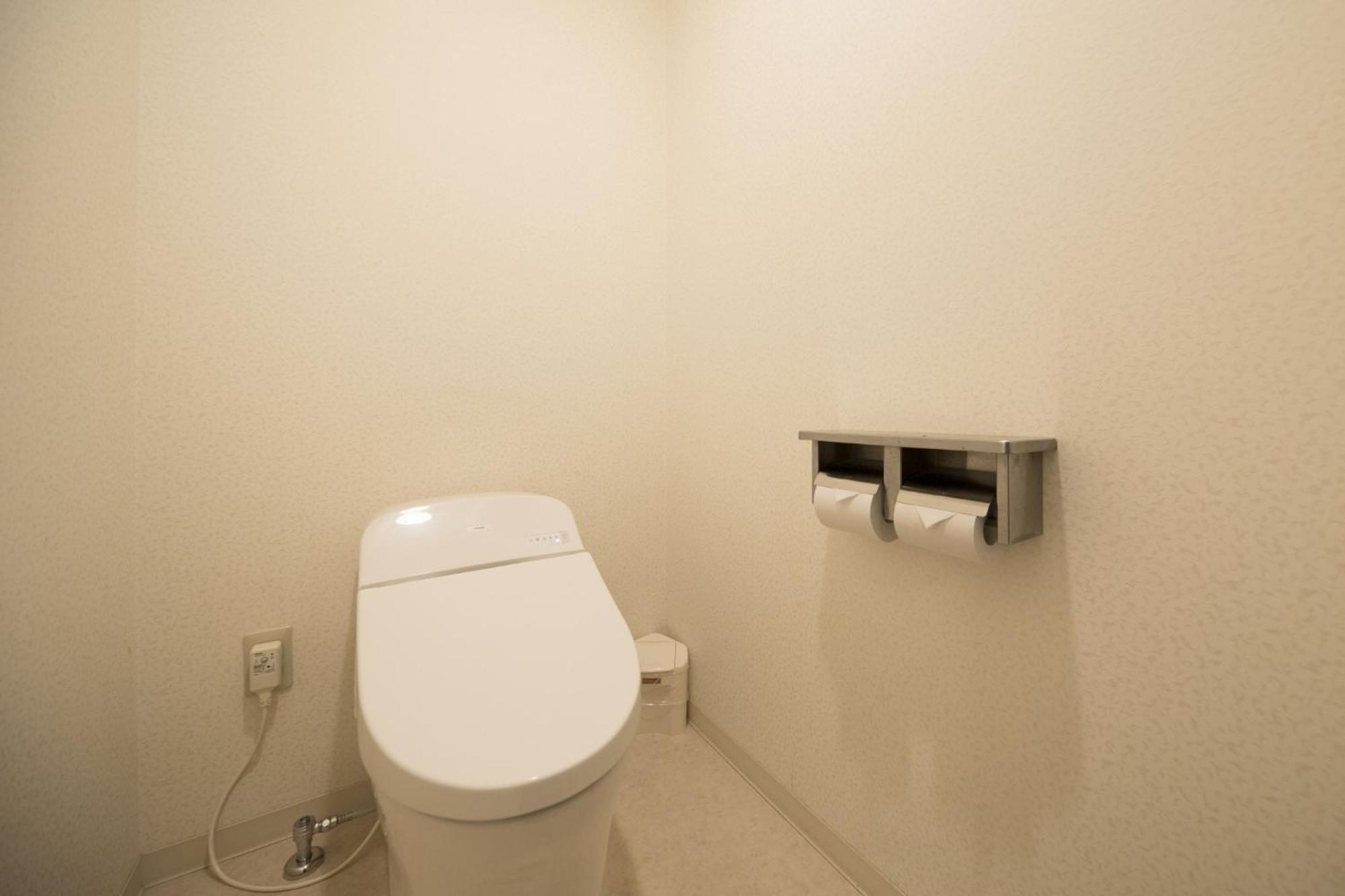 Japanese-Style Room with Shared Bathroom photo 2