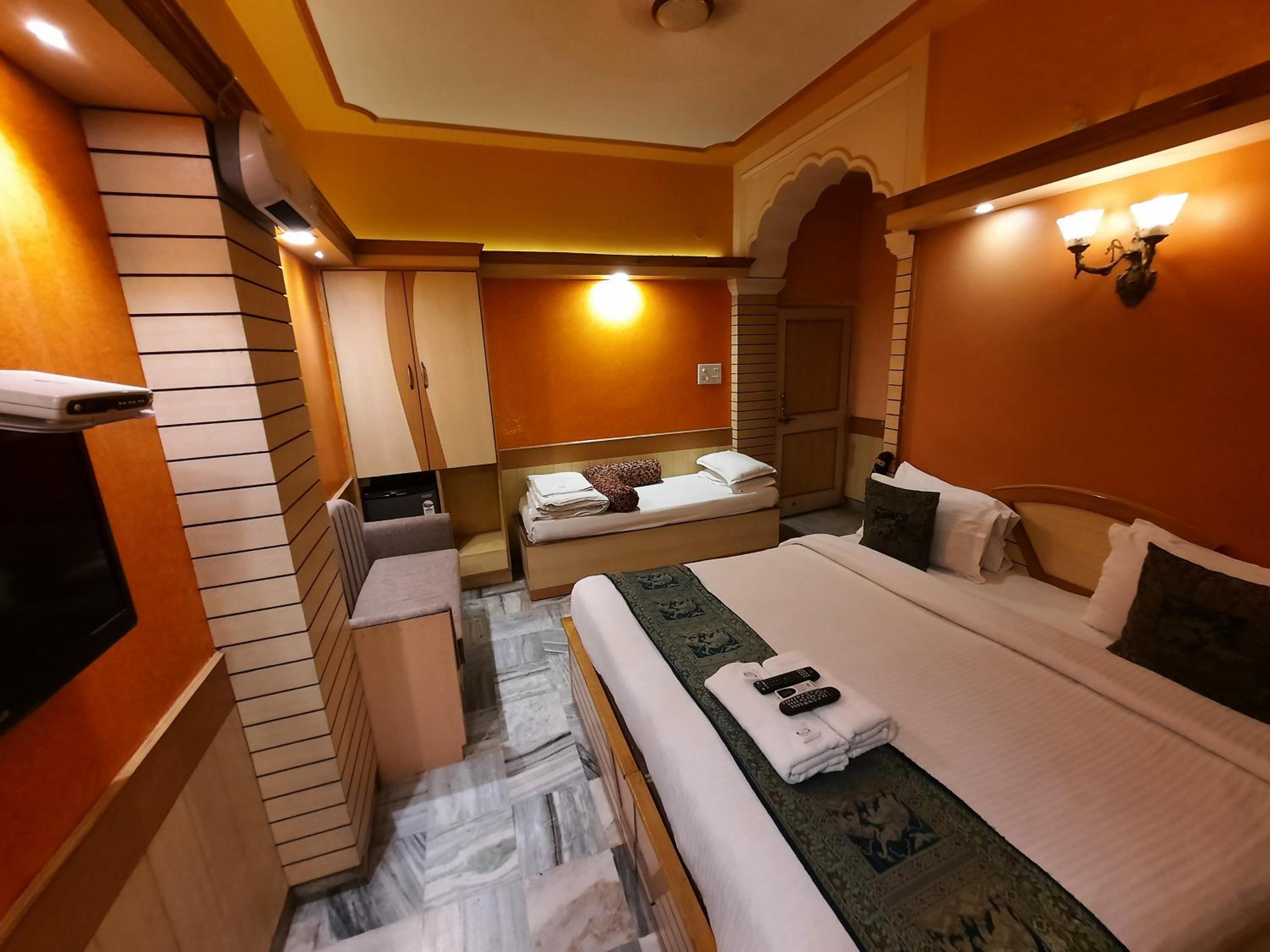 Deluxe Triple Bed Room City View - Photo 28
