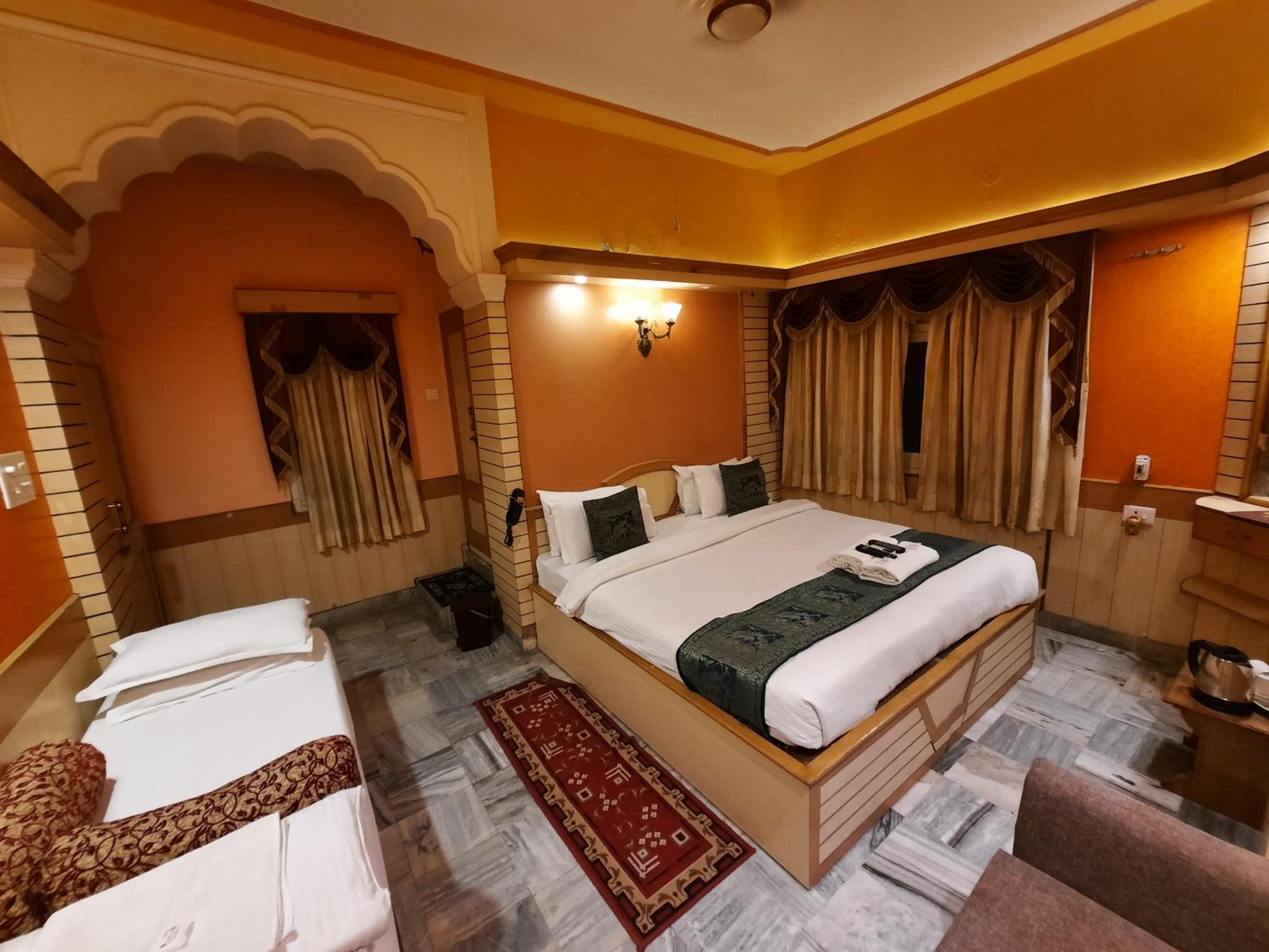 Deluxe Triple Bed Room City View - Photo 33