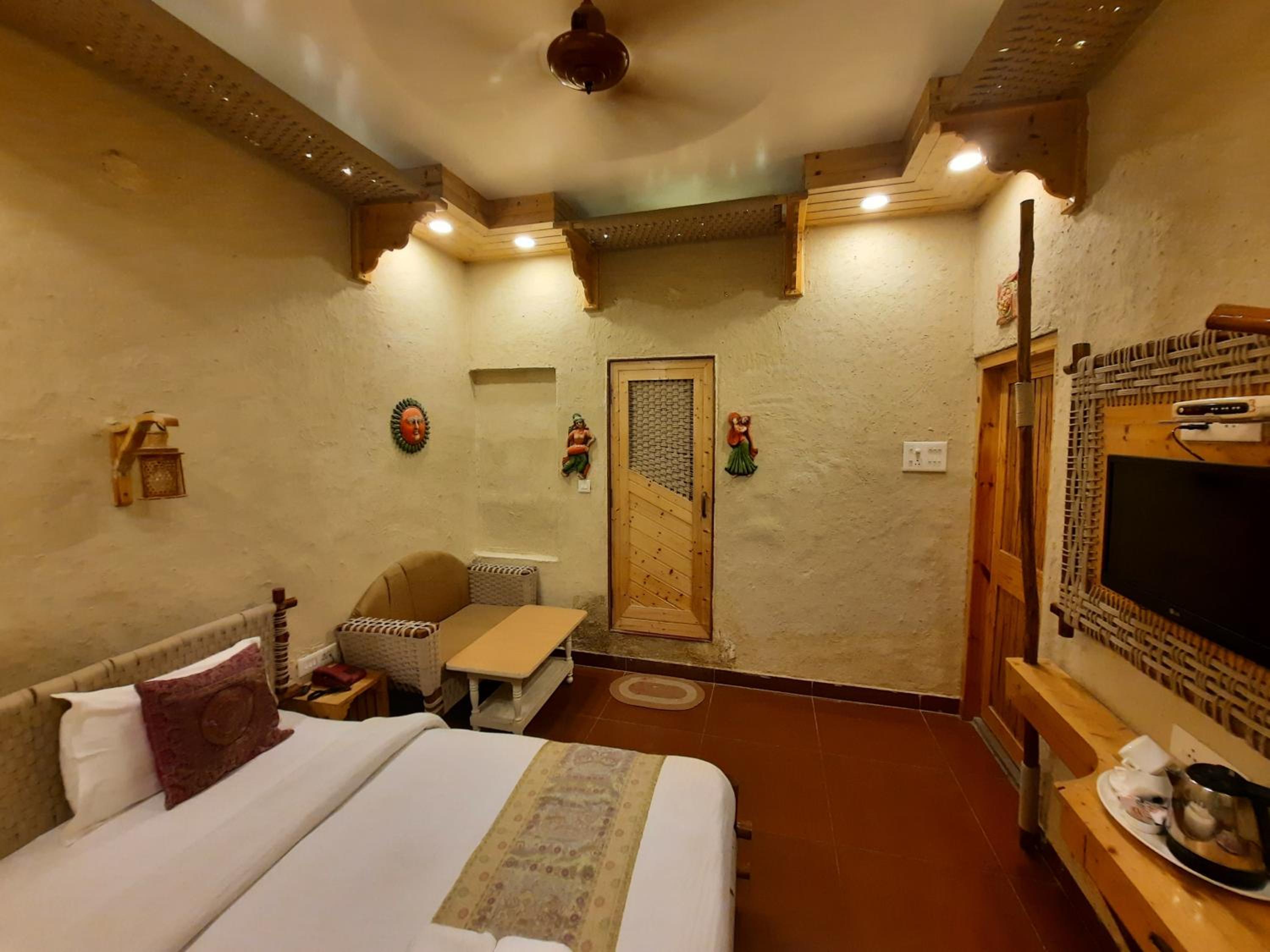 Deluxe Double Bed City View - Photo 21