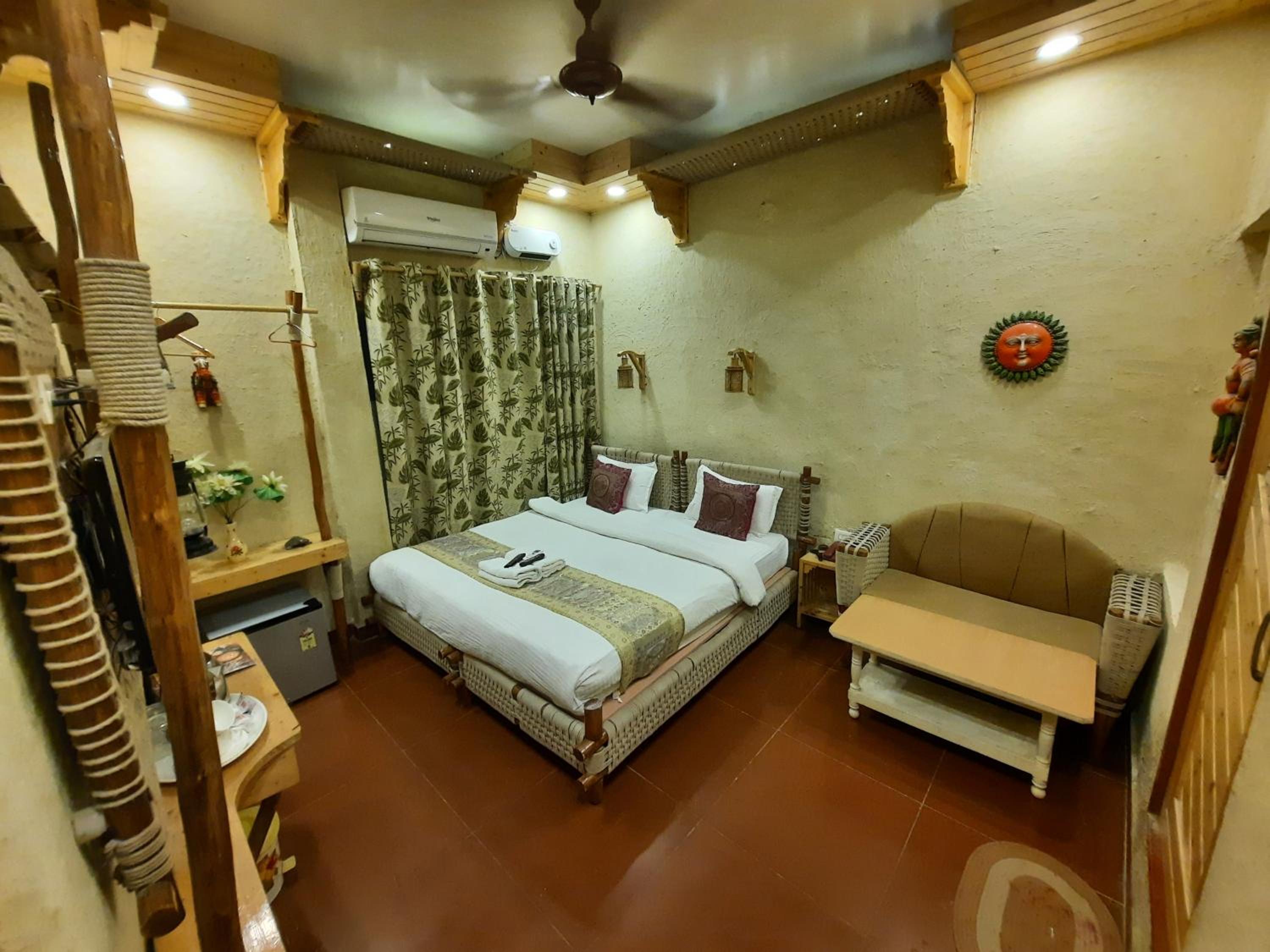 Deluxe Double Bed City View - Photo 8