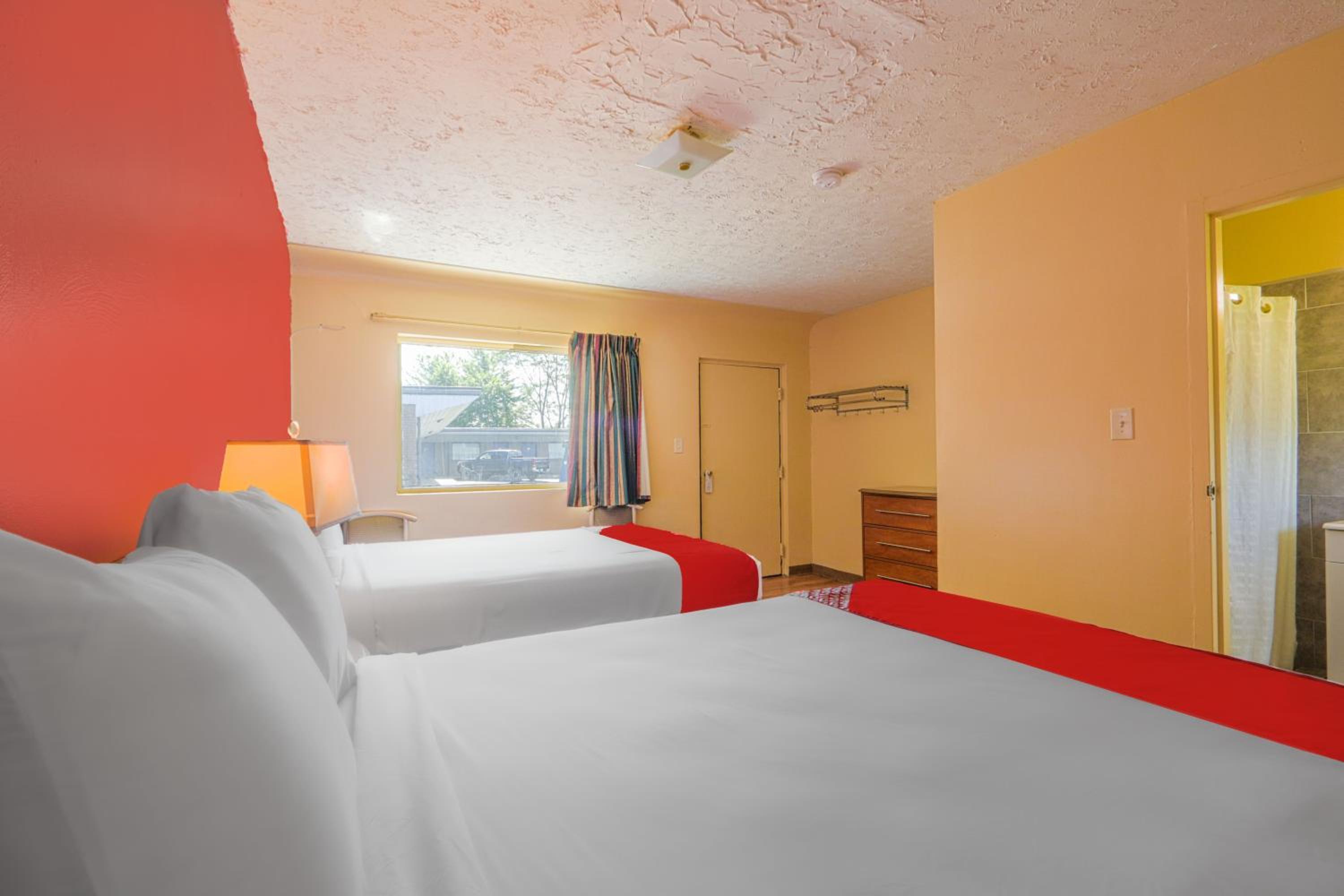 2 Queen Bed Smoking - Photo 3