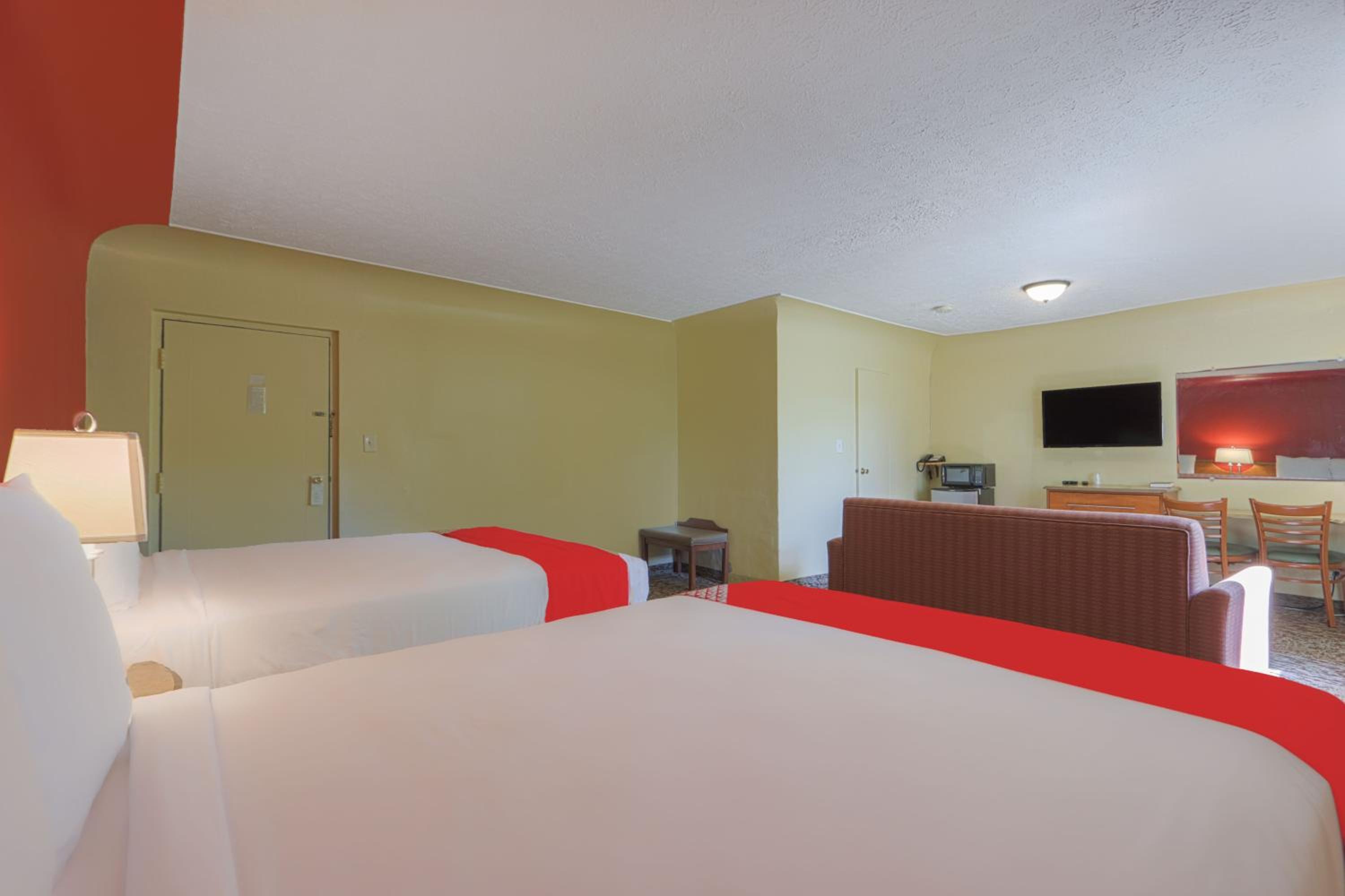 Double Queen Suite - Photo 6
