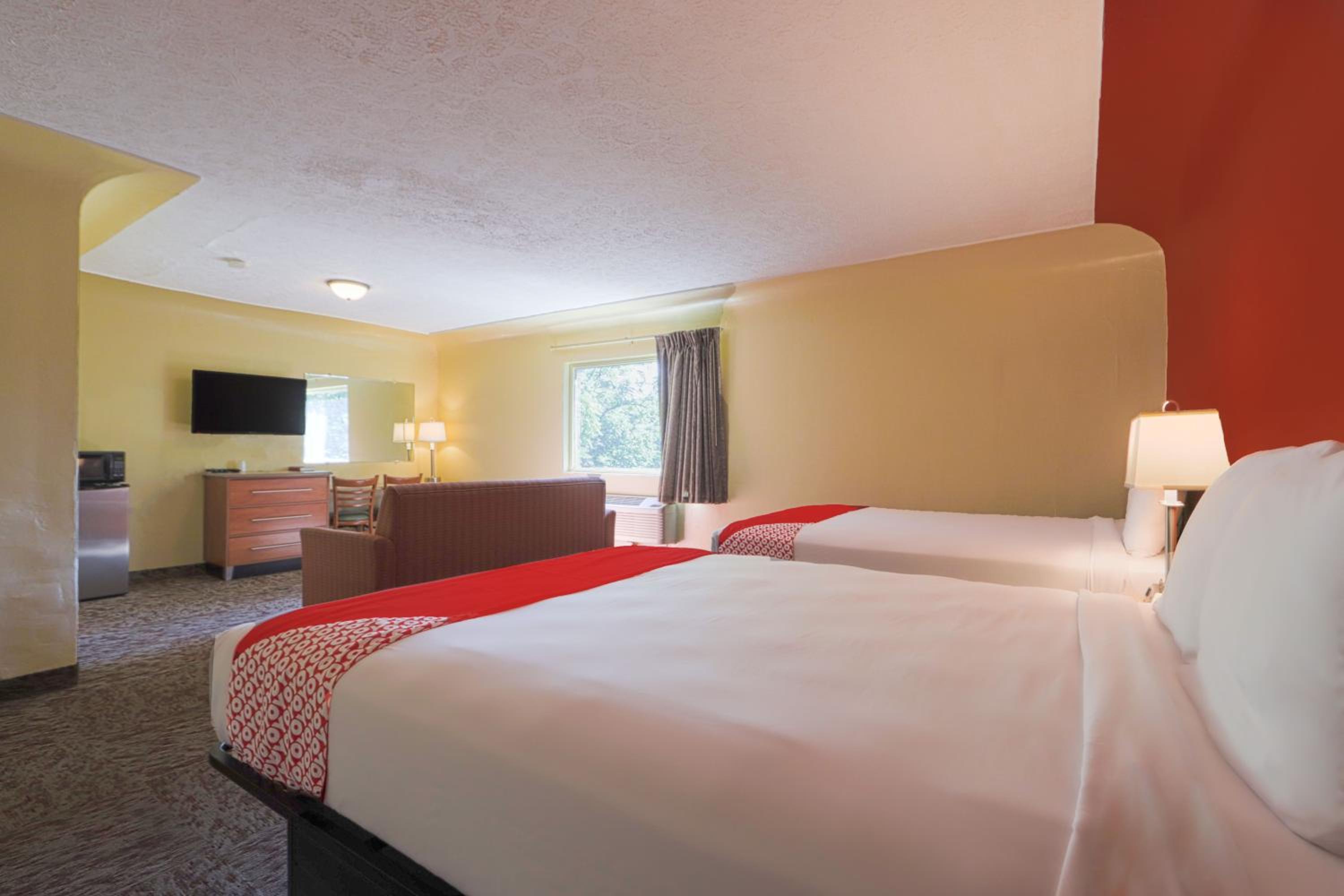 Double Queen Suite - Photo 7