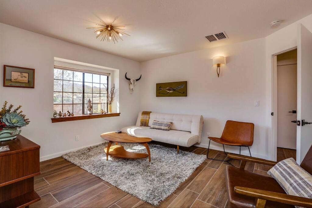 Two-Bedroom House - Photo 26