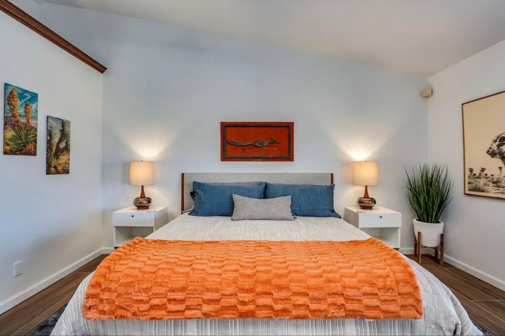 Two-Bedroom House - Photo 32