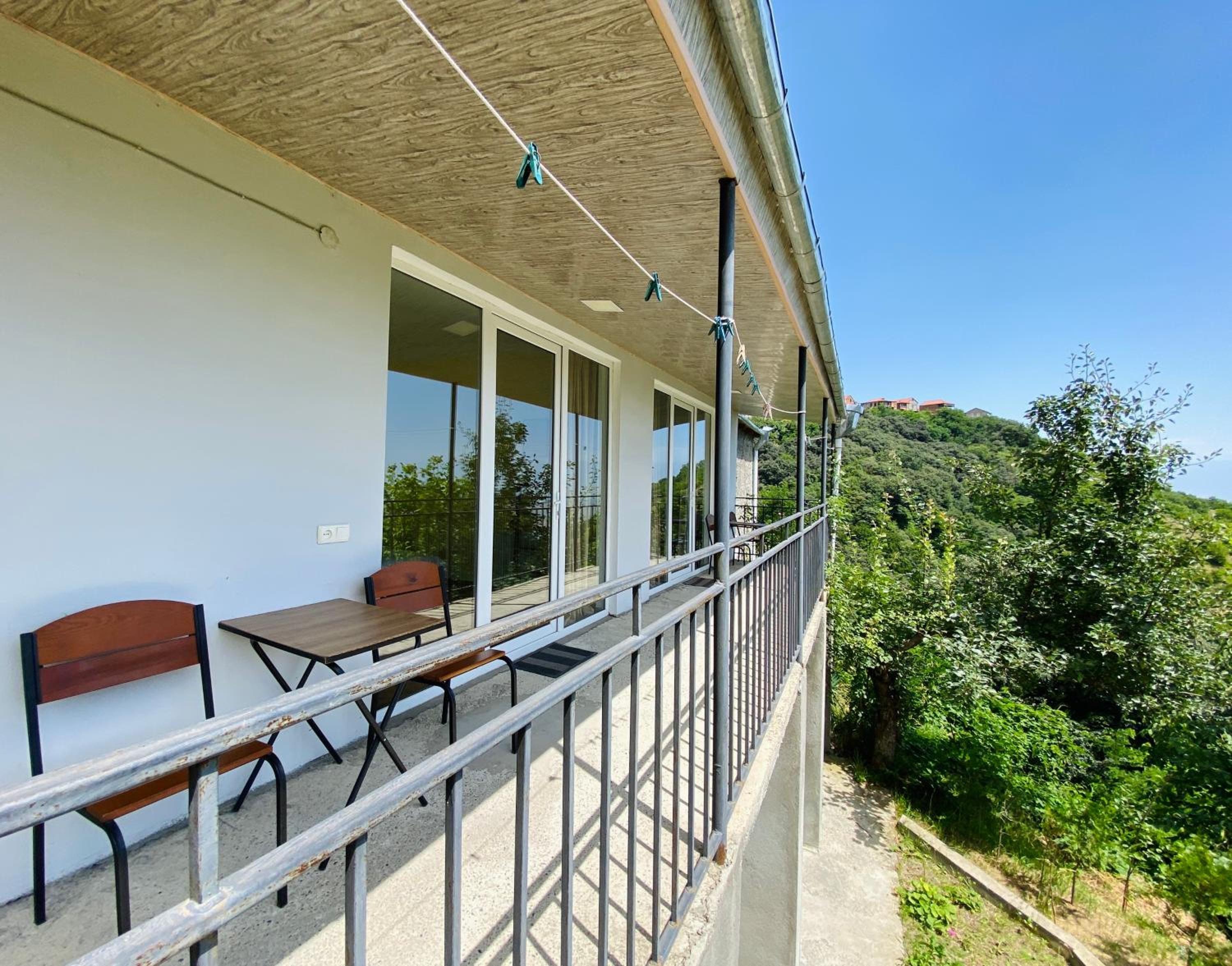 Queen Room with Balcony - Photo 3
