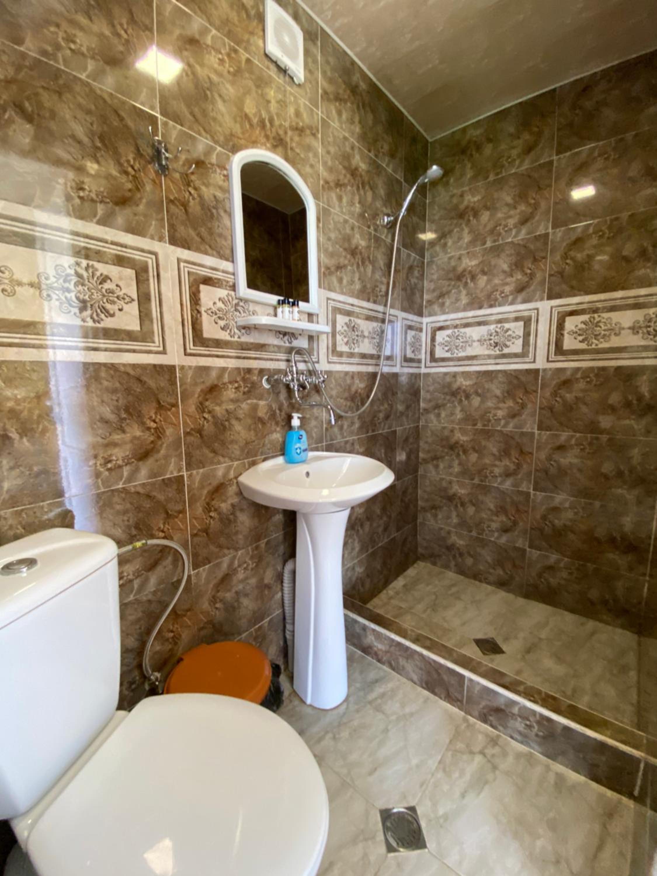 Double Room with Balcony - Photo 19