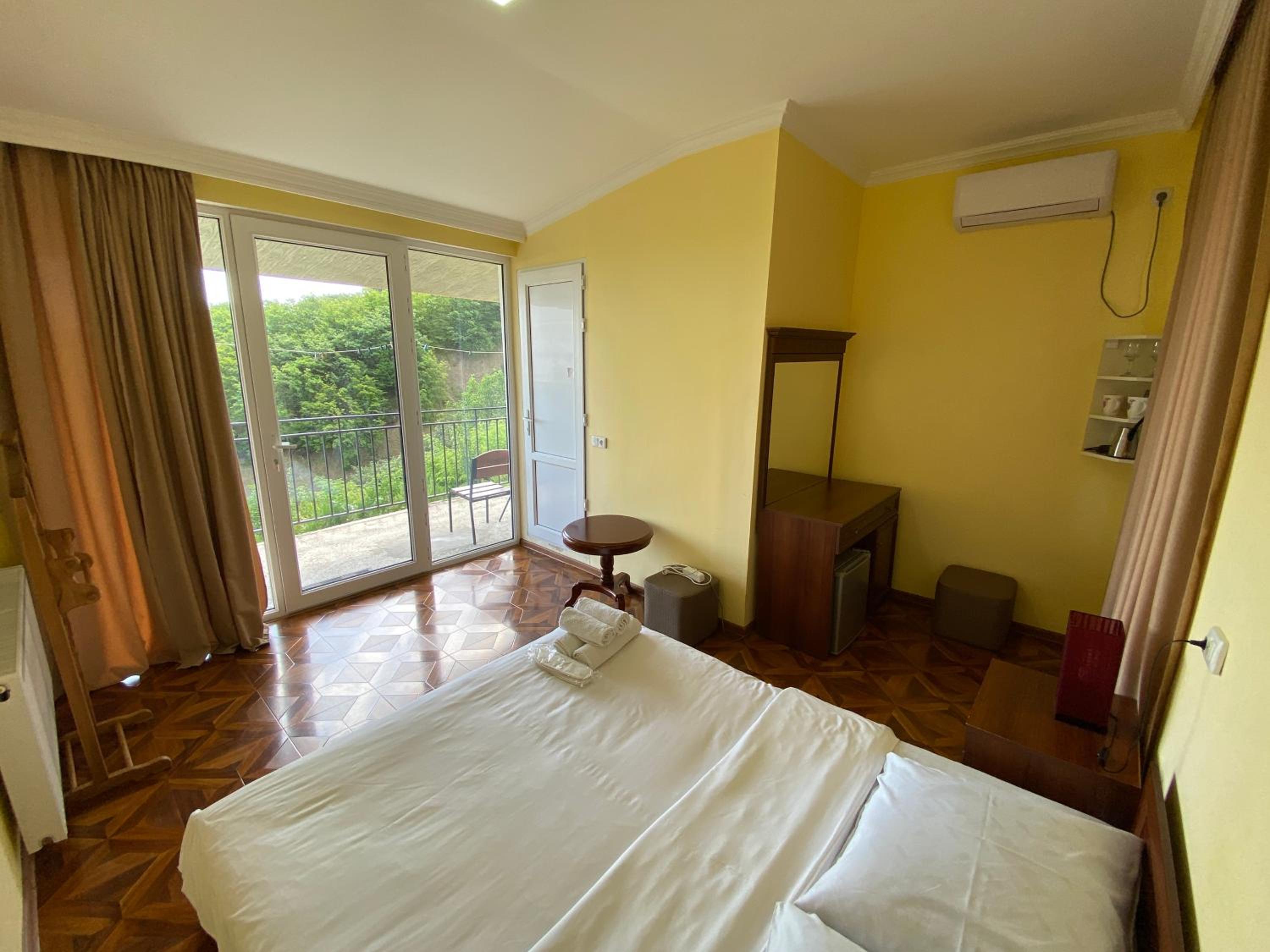 Double Room with Balcony - Photo 1