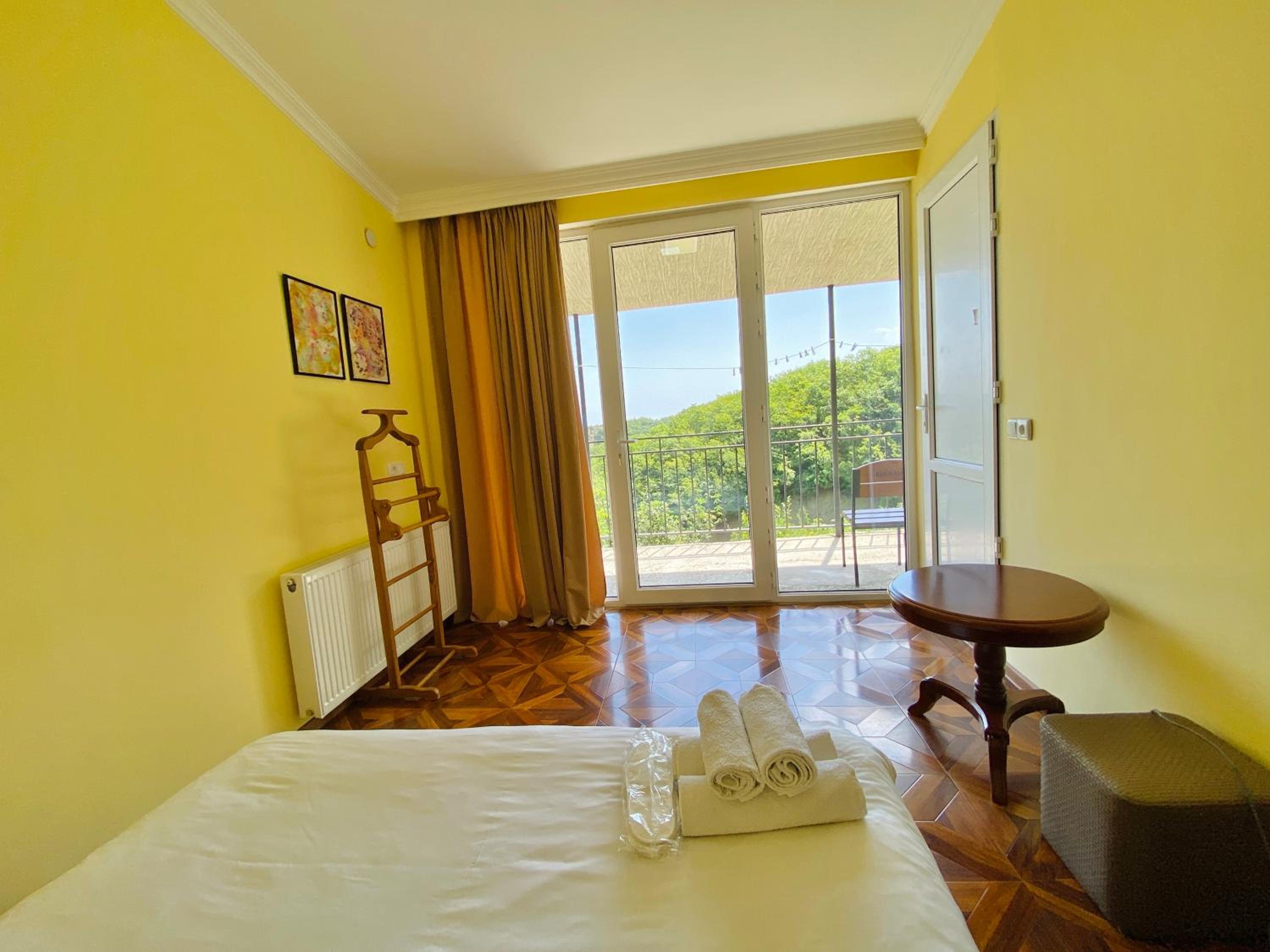 Double Room with Balcony - Photo 13