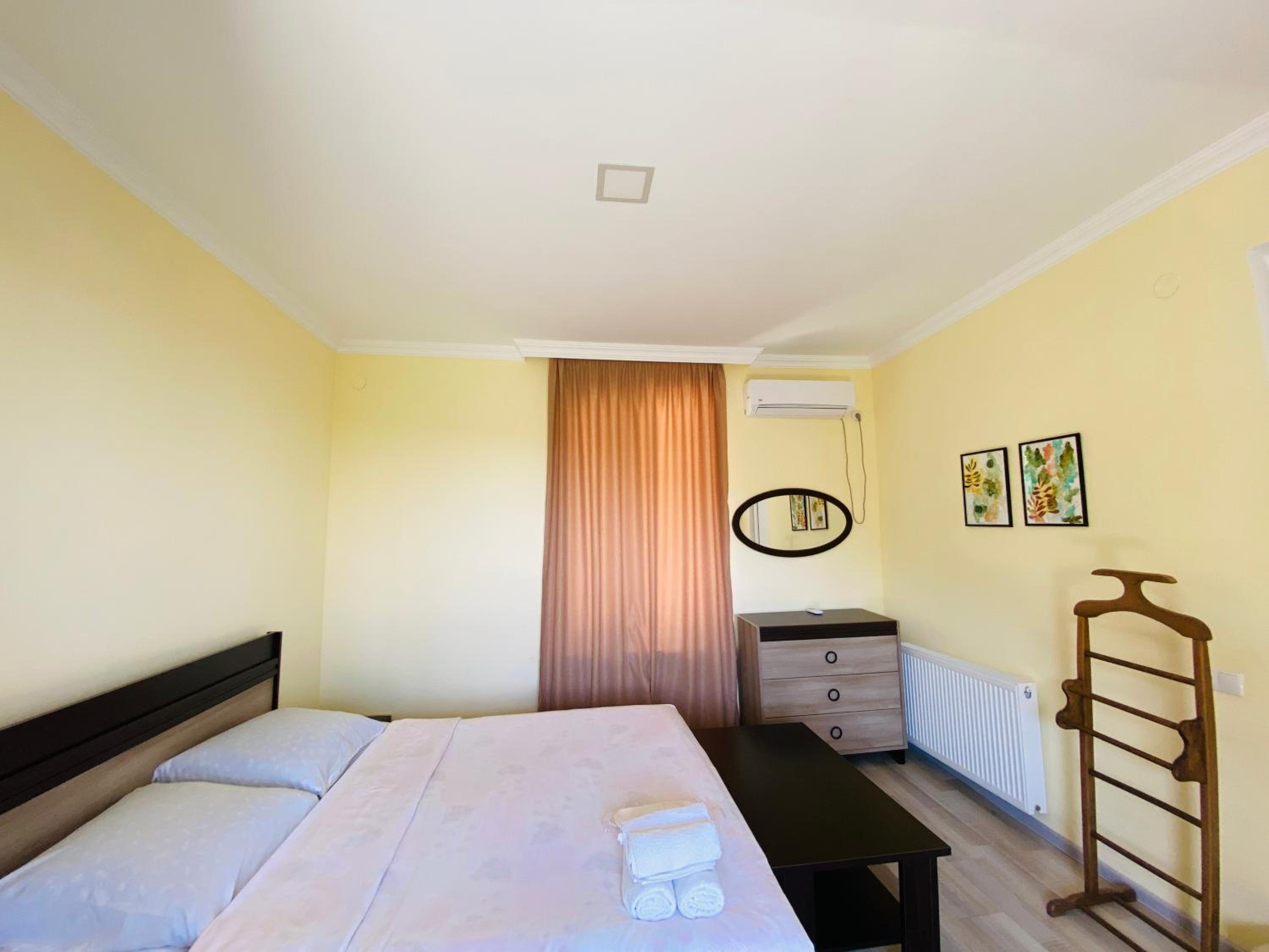 Queen Room with Balcony - Photo 1