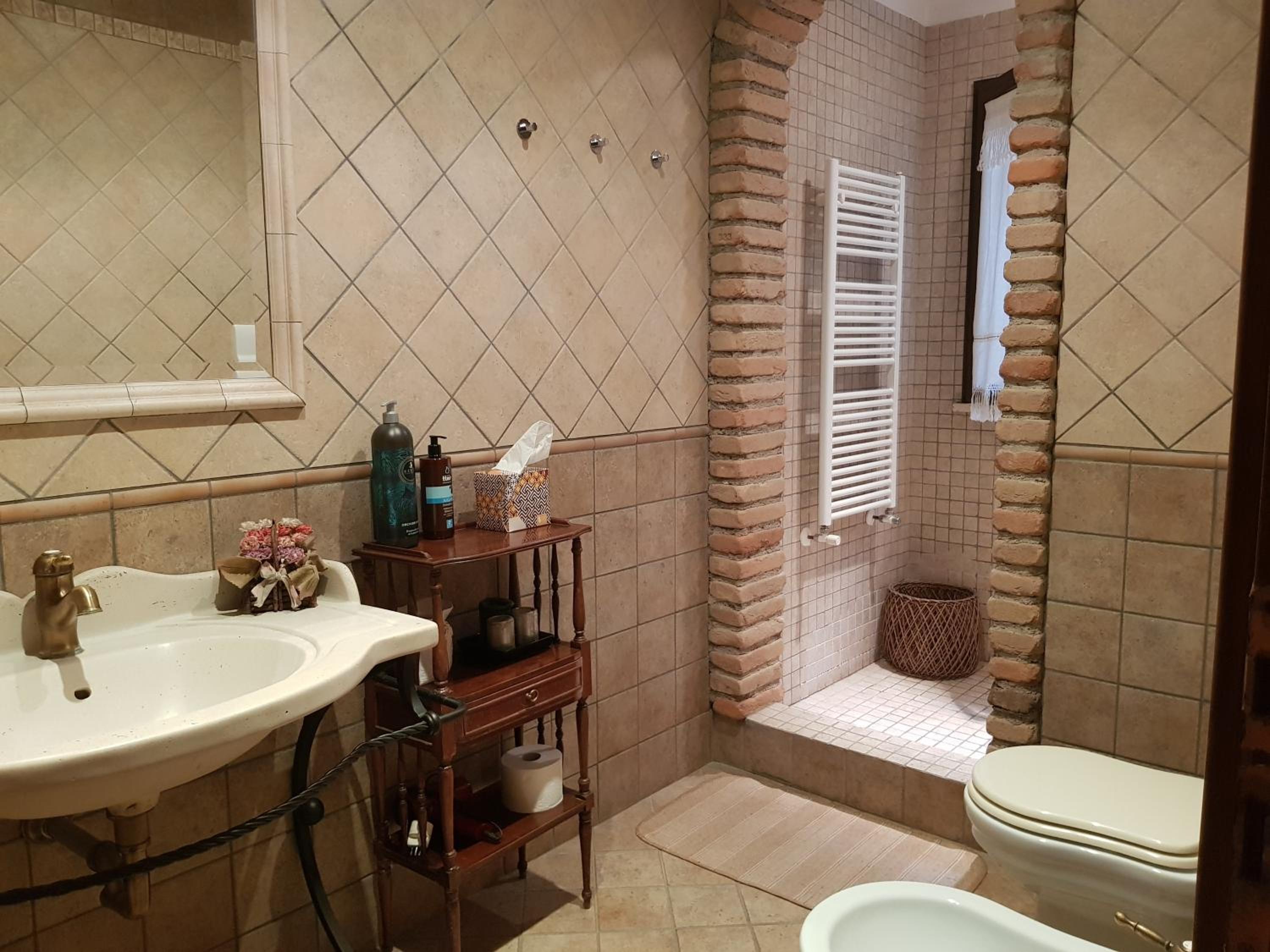 Family Room with Private Bathroom photo 3