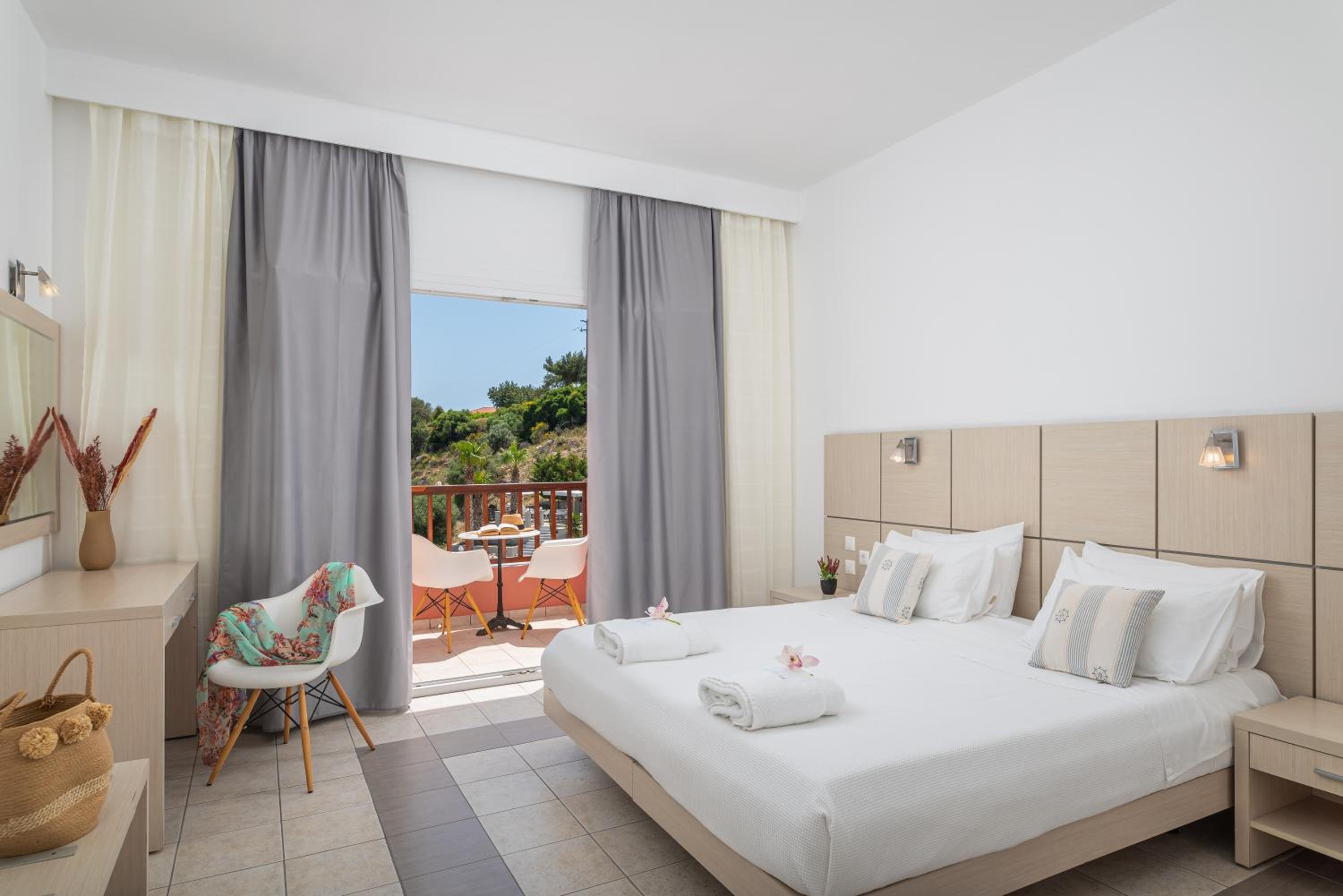 Double or Twin Room with Sea View