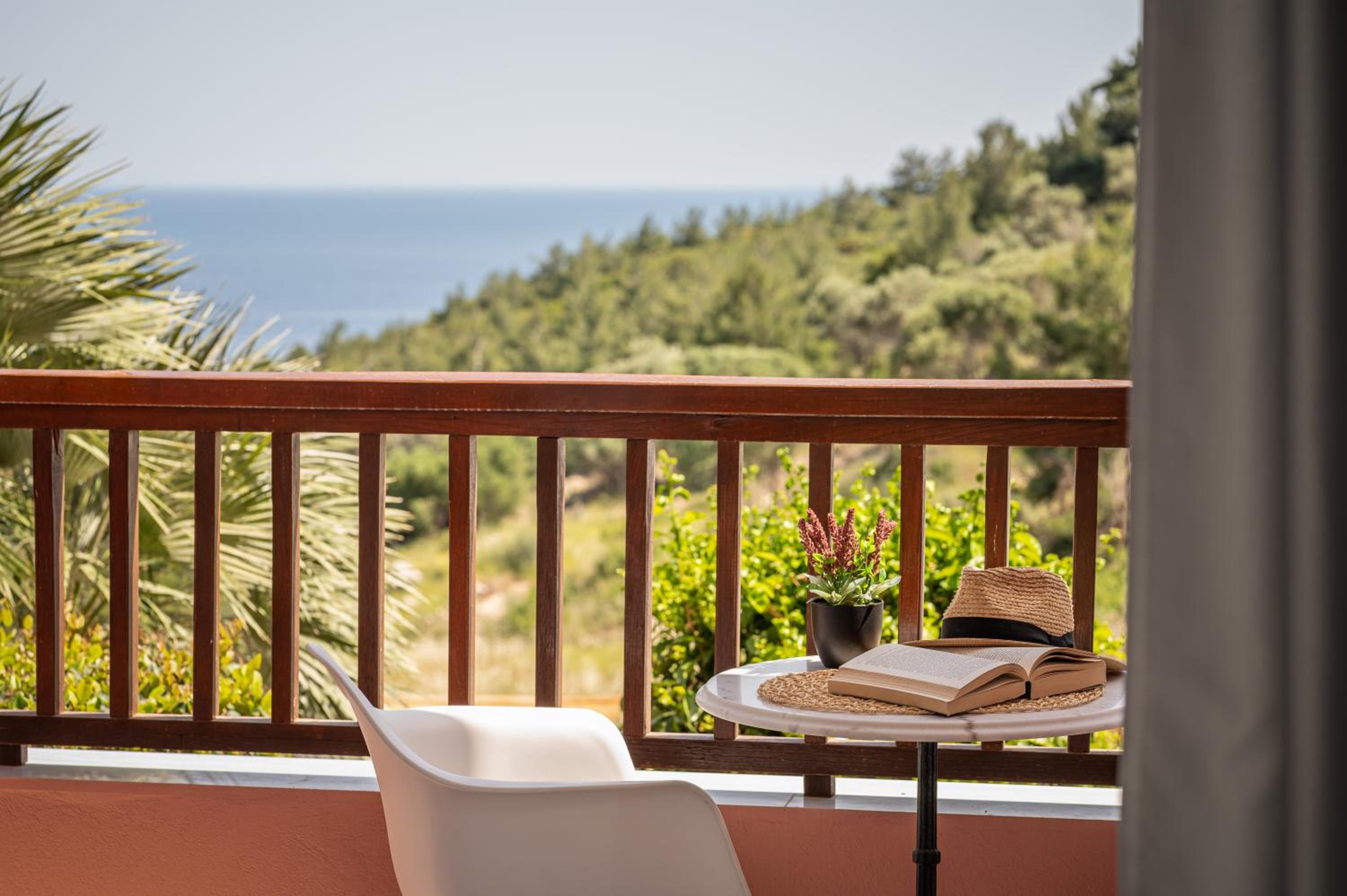Double or Twin Room with Sea View photo 2
