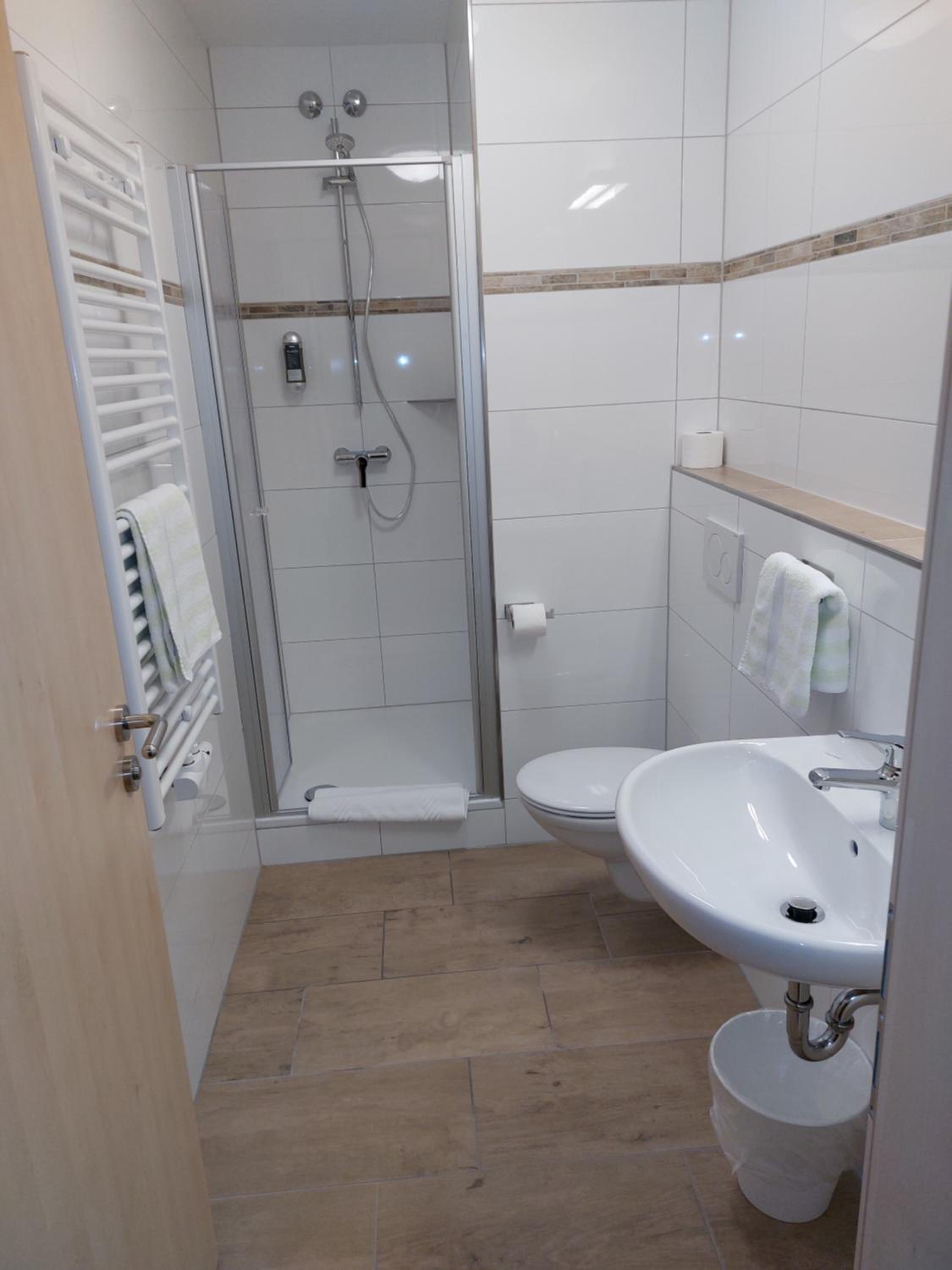 Double Room with Private Bathroom - Photo 3
