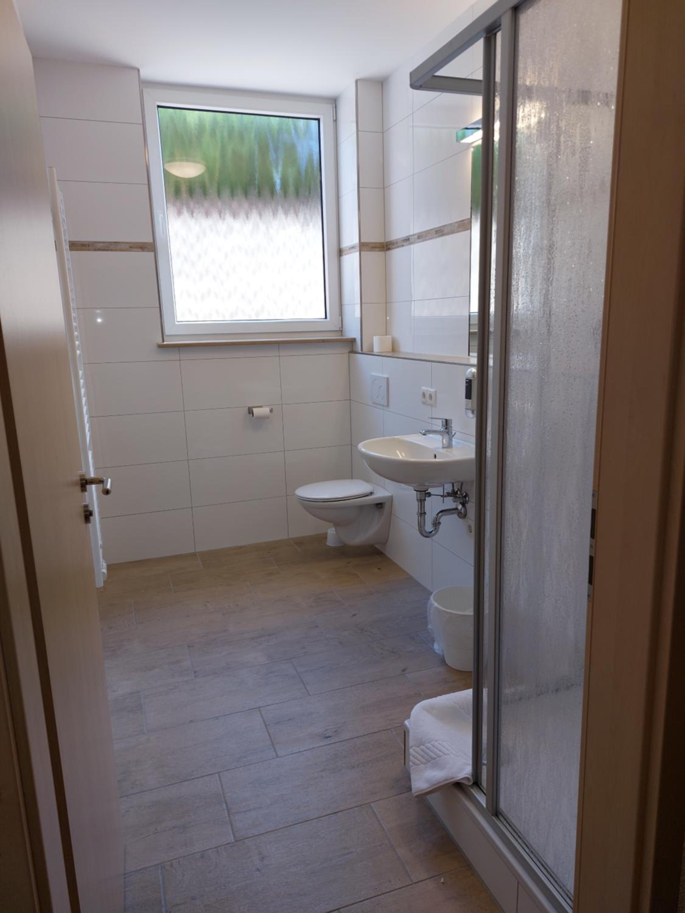 Double Room with Private Bathroom - Photo 2