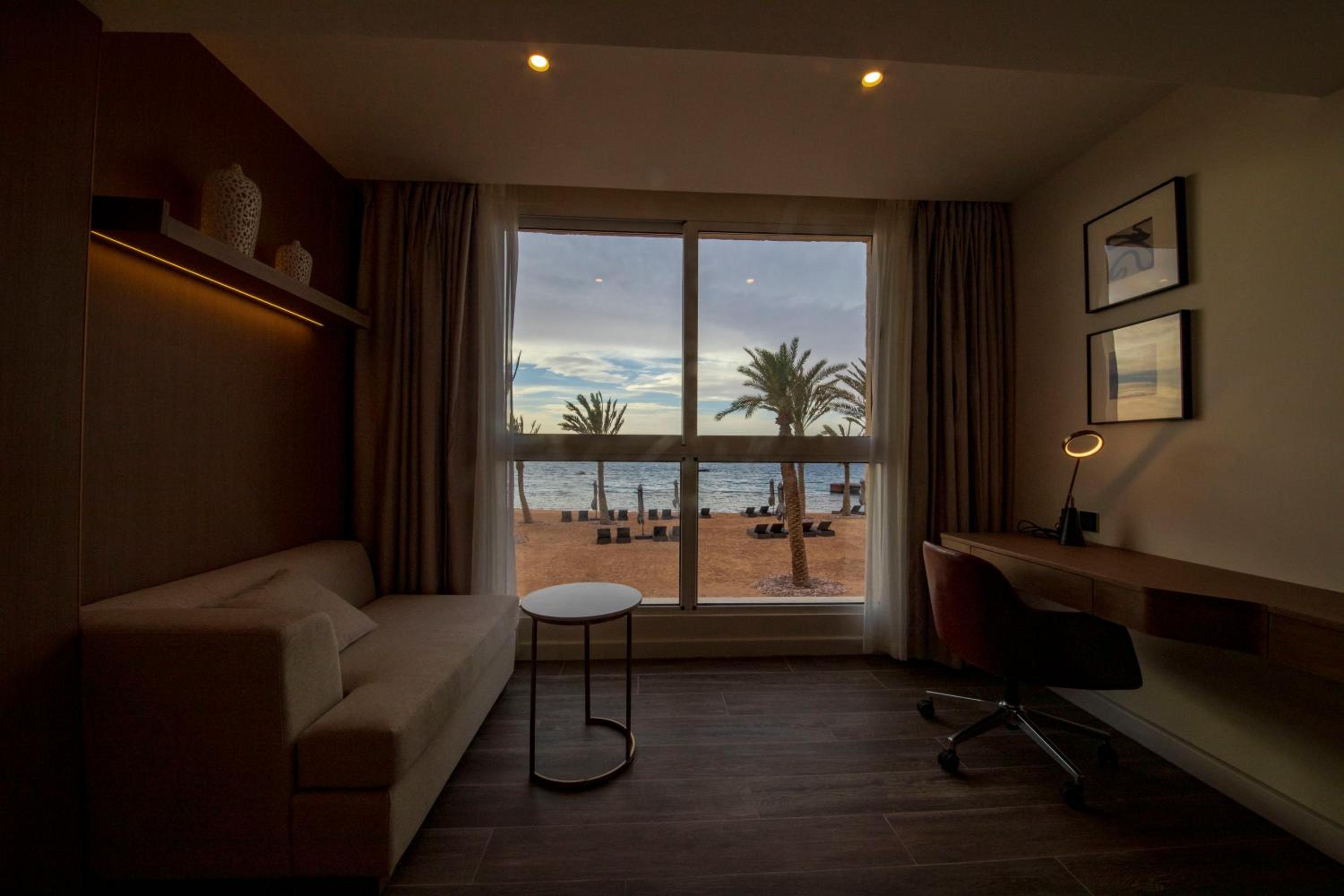 Deluxe Double Room with Sea View - Photo 2