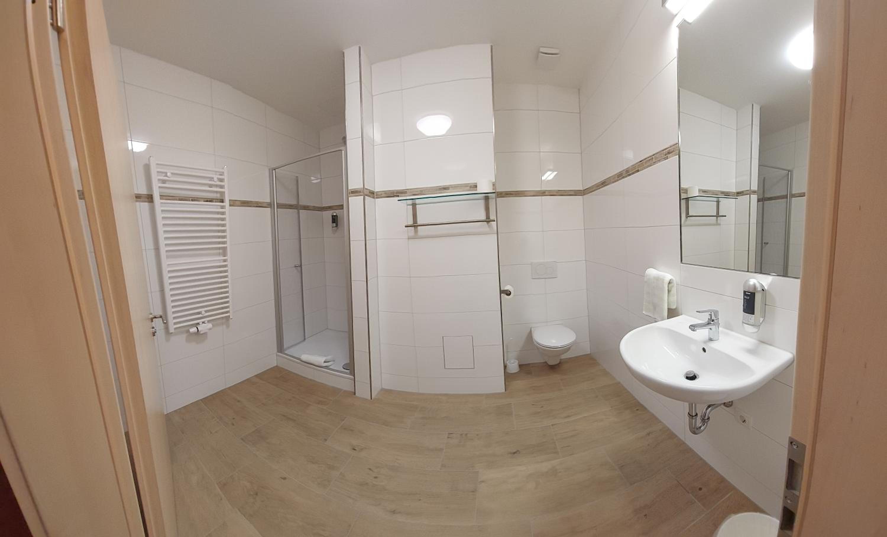 Double Room with Private Bathroom - Photo 8