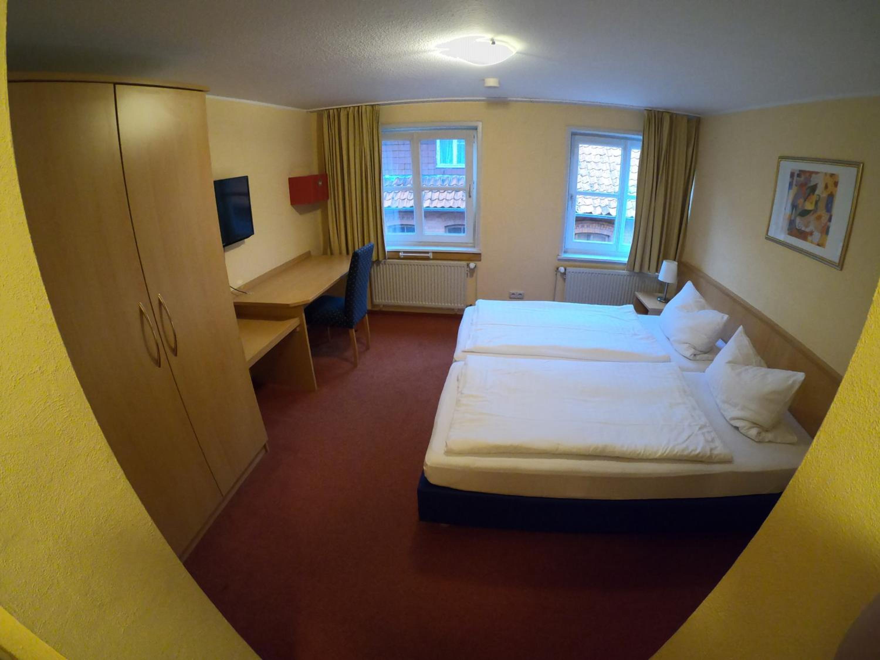 Budget Double Room - Photo 3