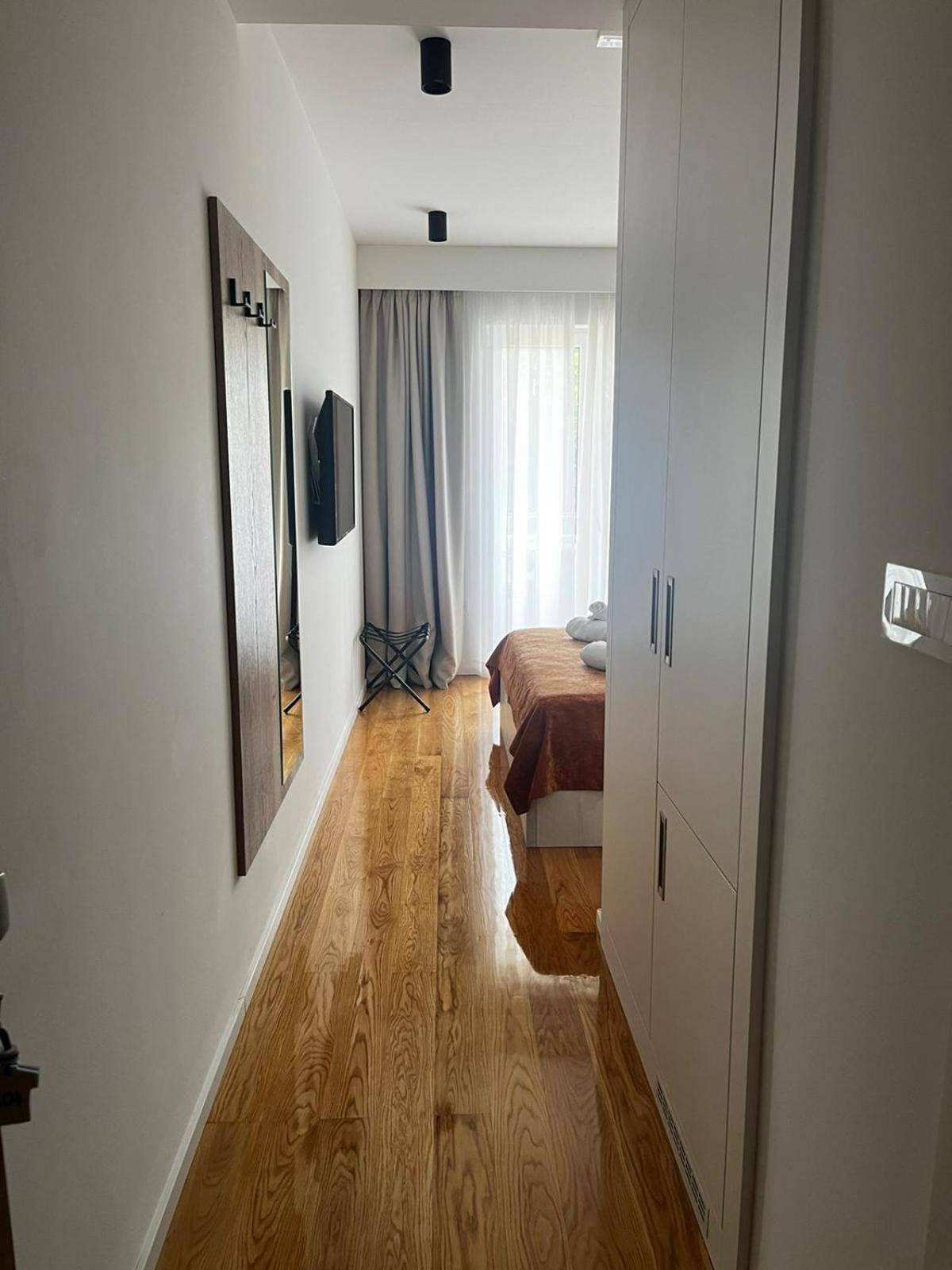 Double Room with Balcony - Photo 4