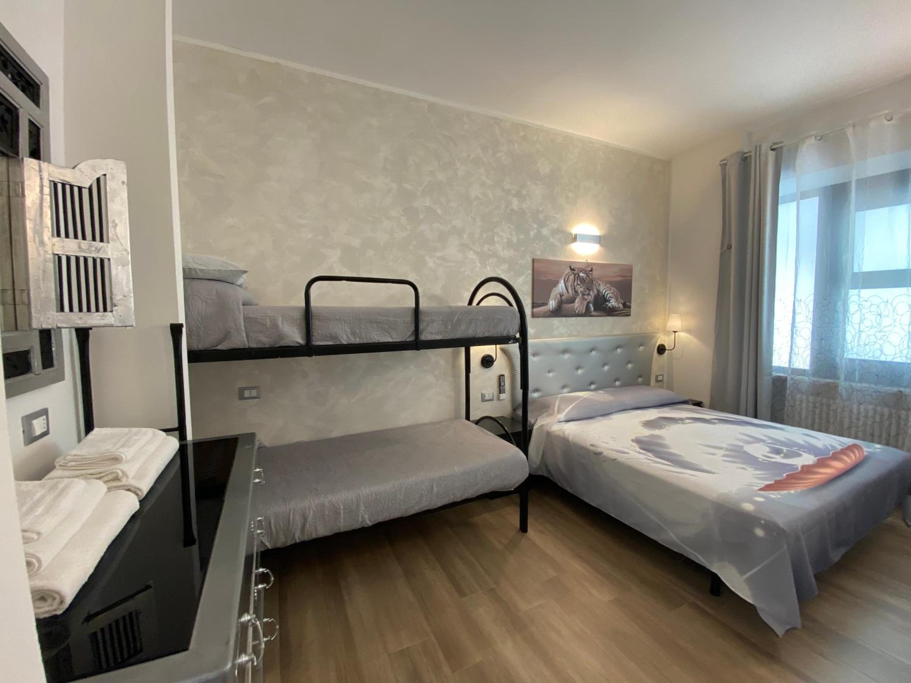 Quadruple Room with Private Bathroom photo 1