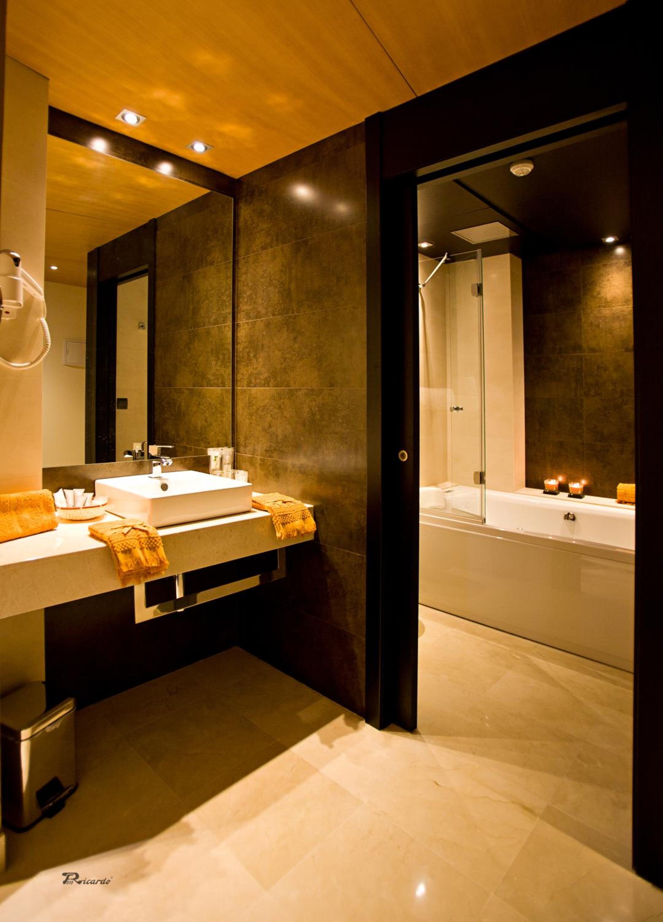 Superior Double Room with Spa Bath photo 3