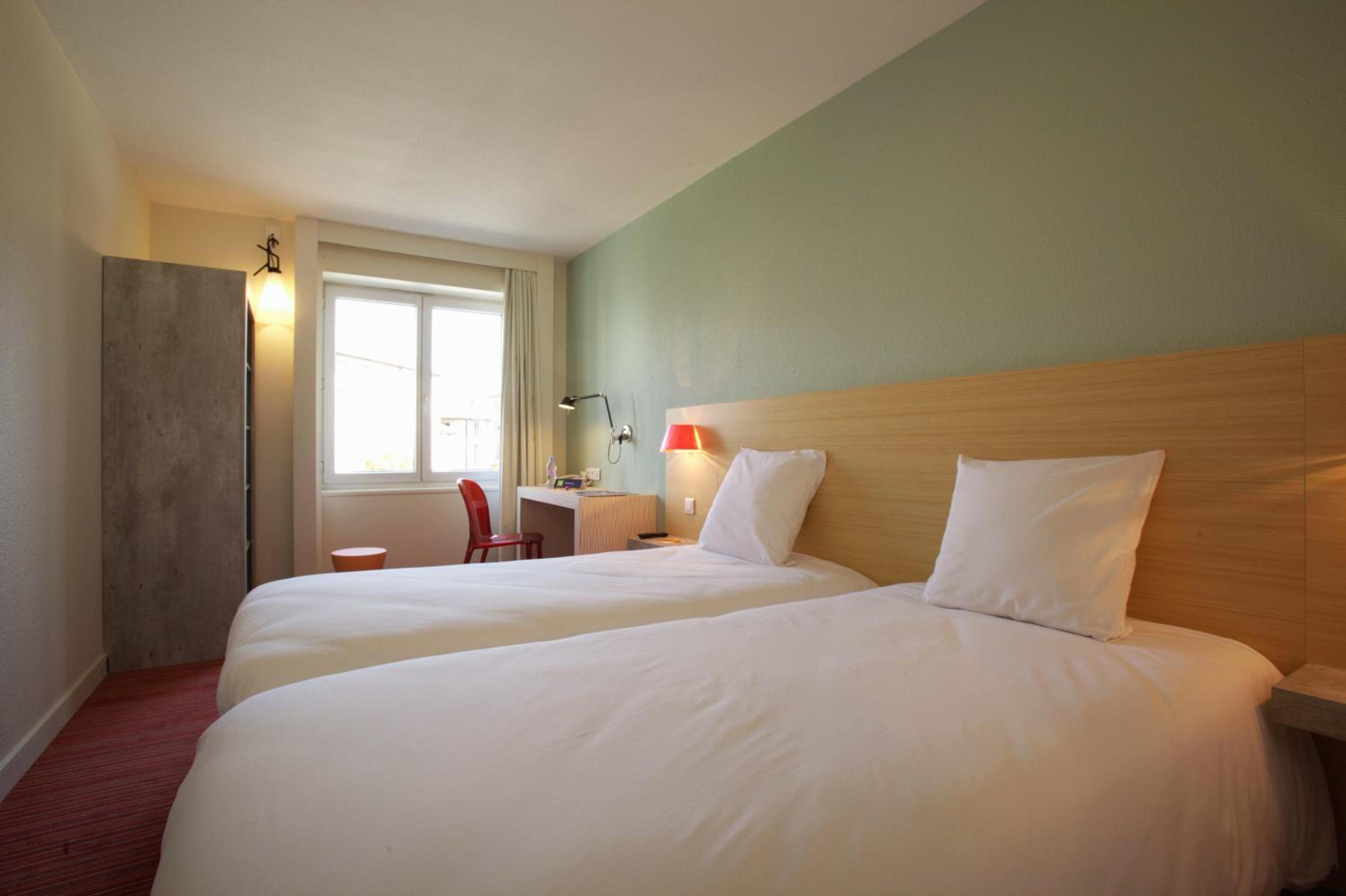 Standard Two Single Bed - Photo 2