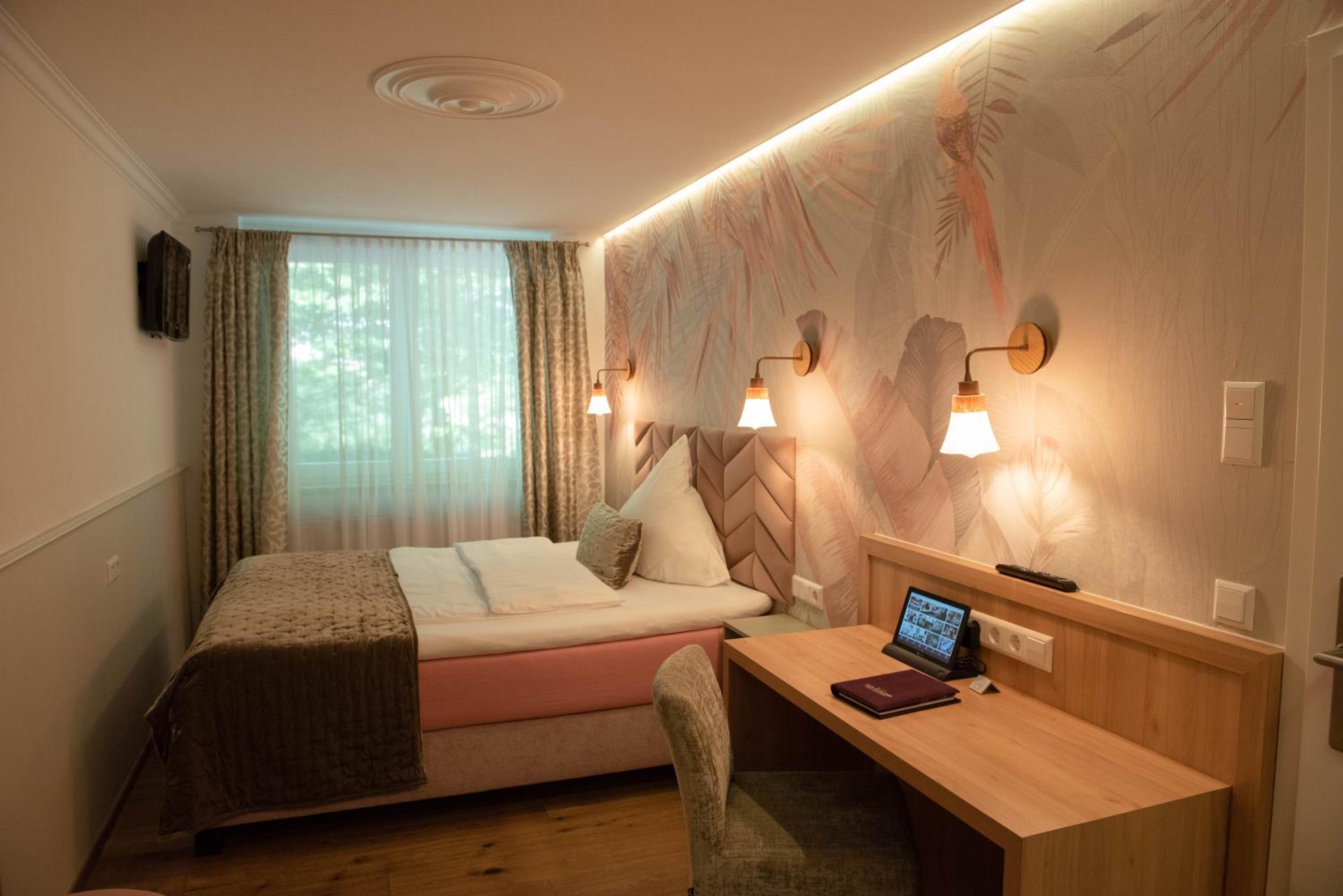 Queen Room - Photo 14