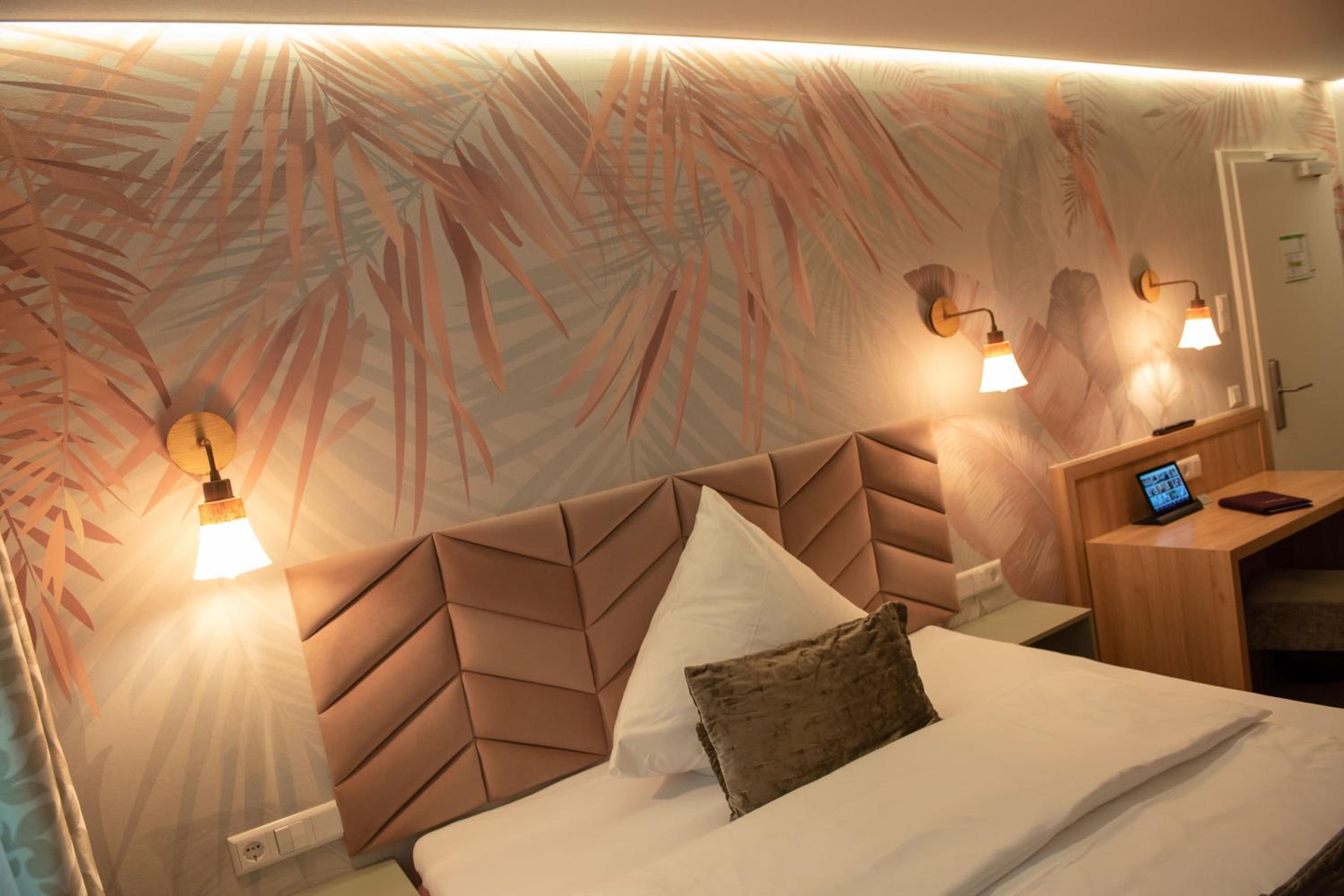 Queen Room - Photo 13
