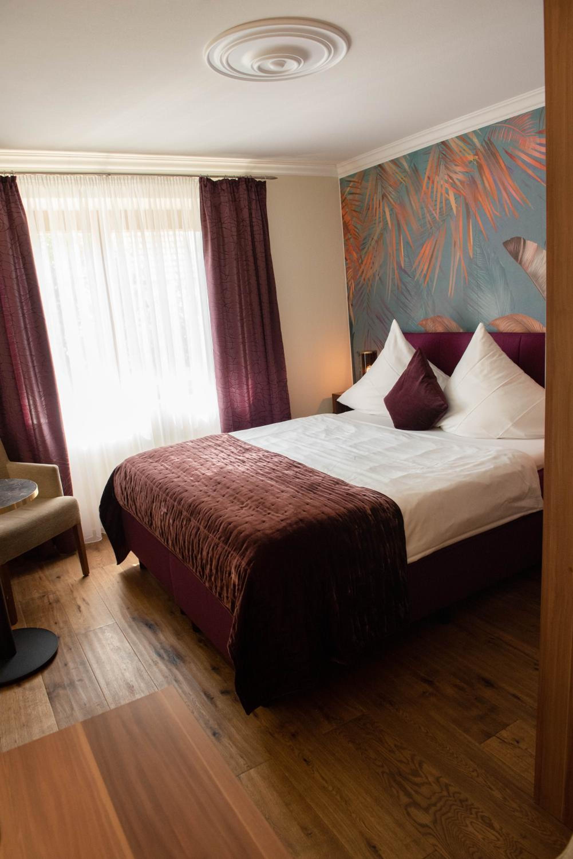 Queen Room - Photo 15