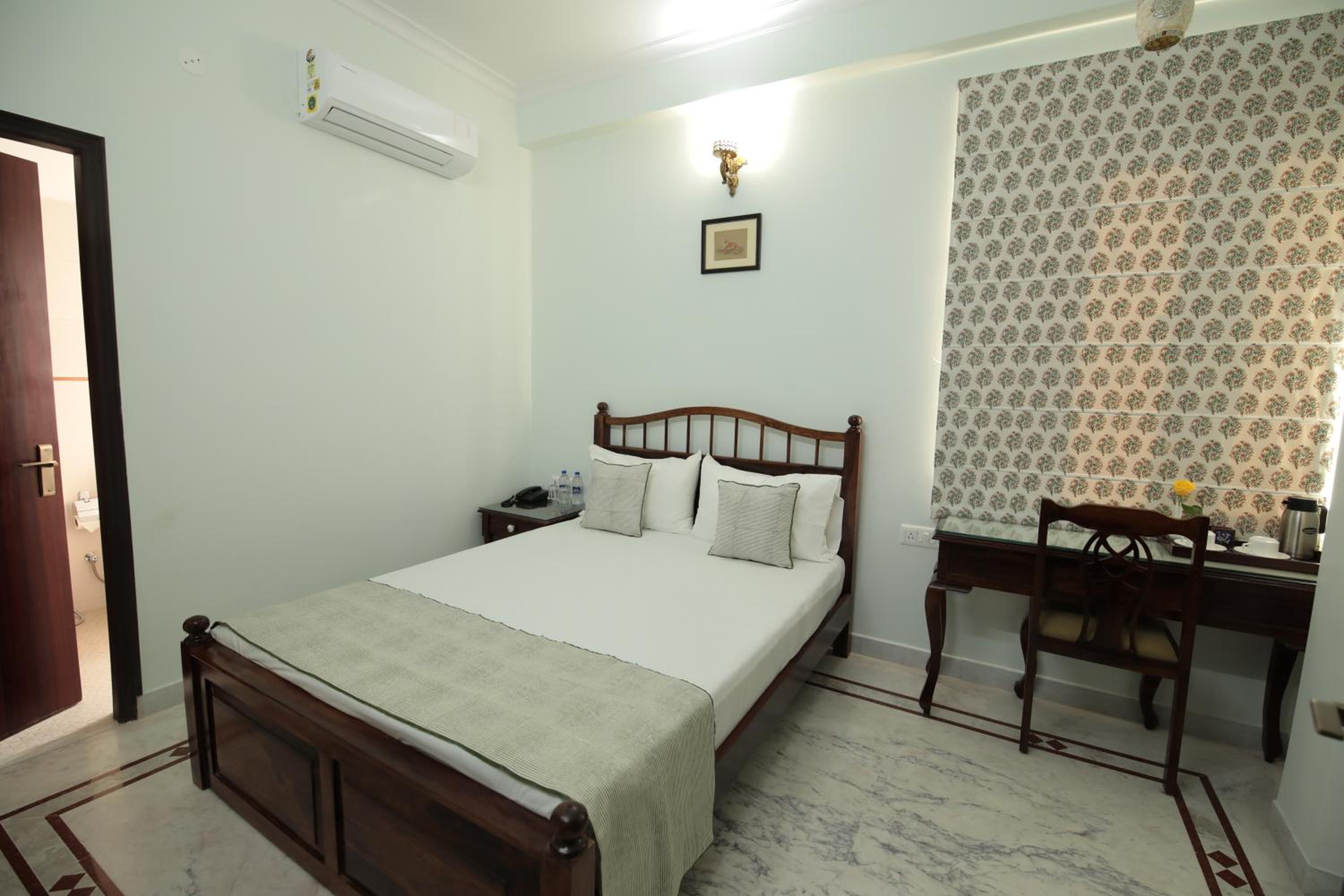 Standard Double or Twin Room - Photo 1