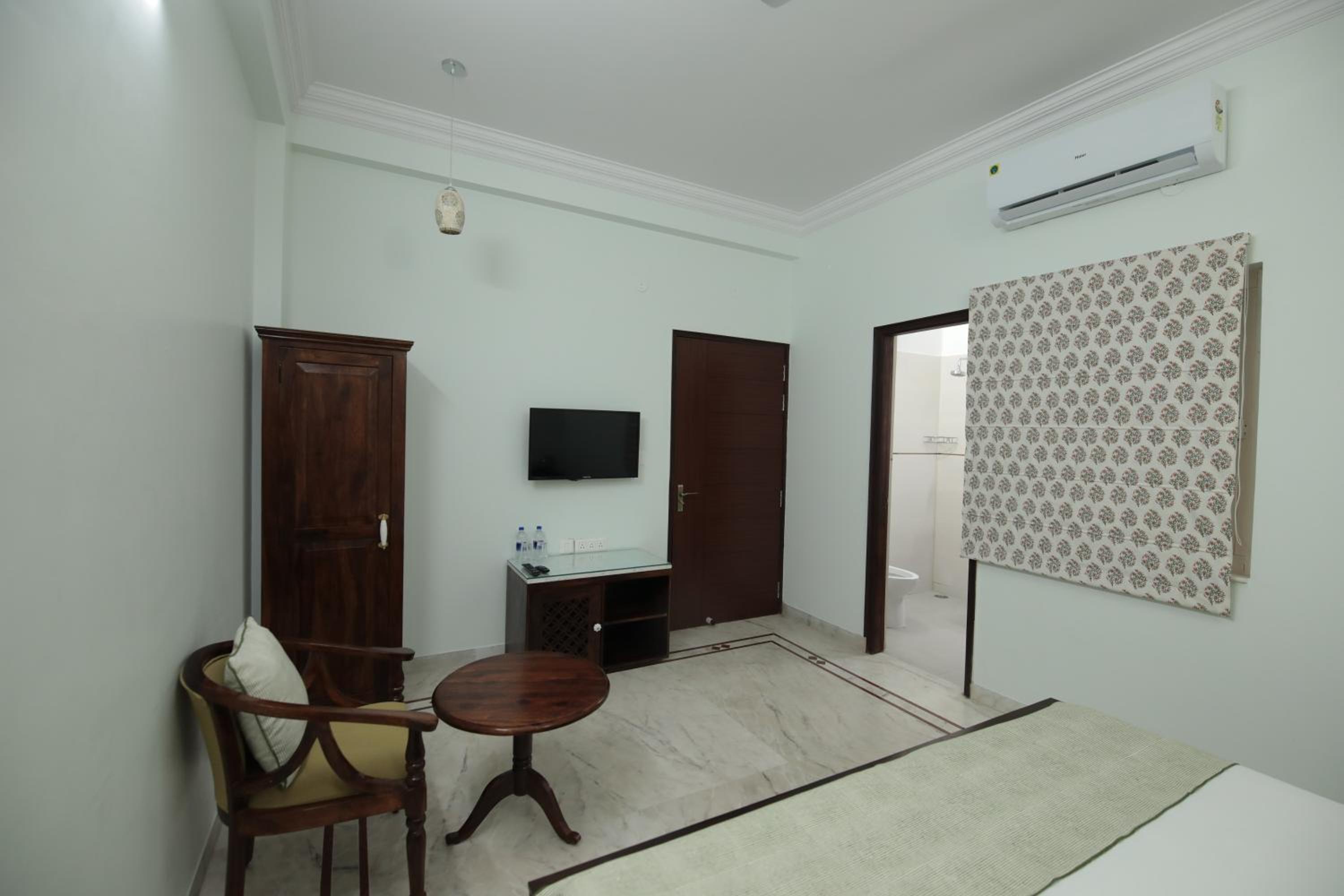 Deluxe Room - Photo 7