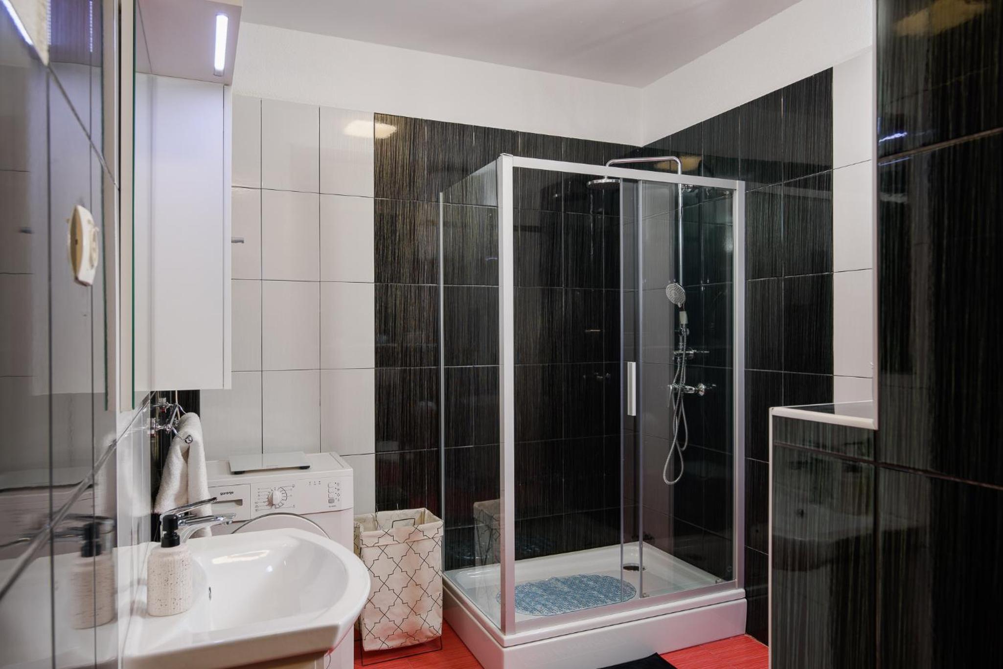 Two-Bedroom Apartment - Photo 33