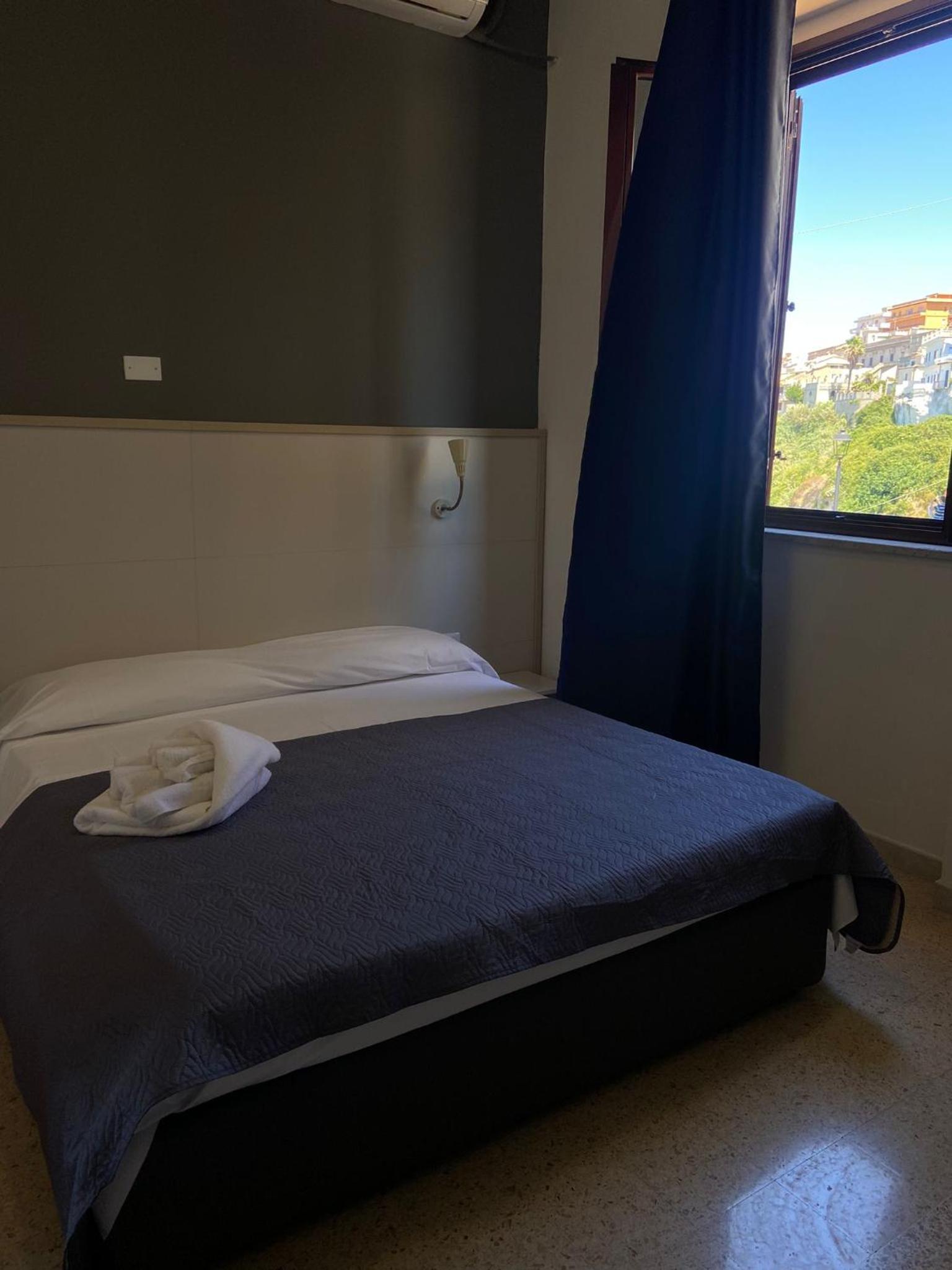 Double or Twin Room - Photo 3