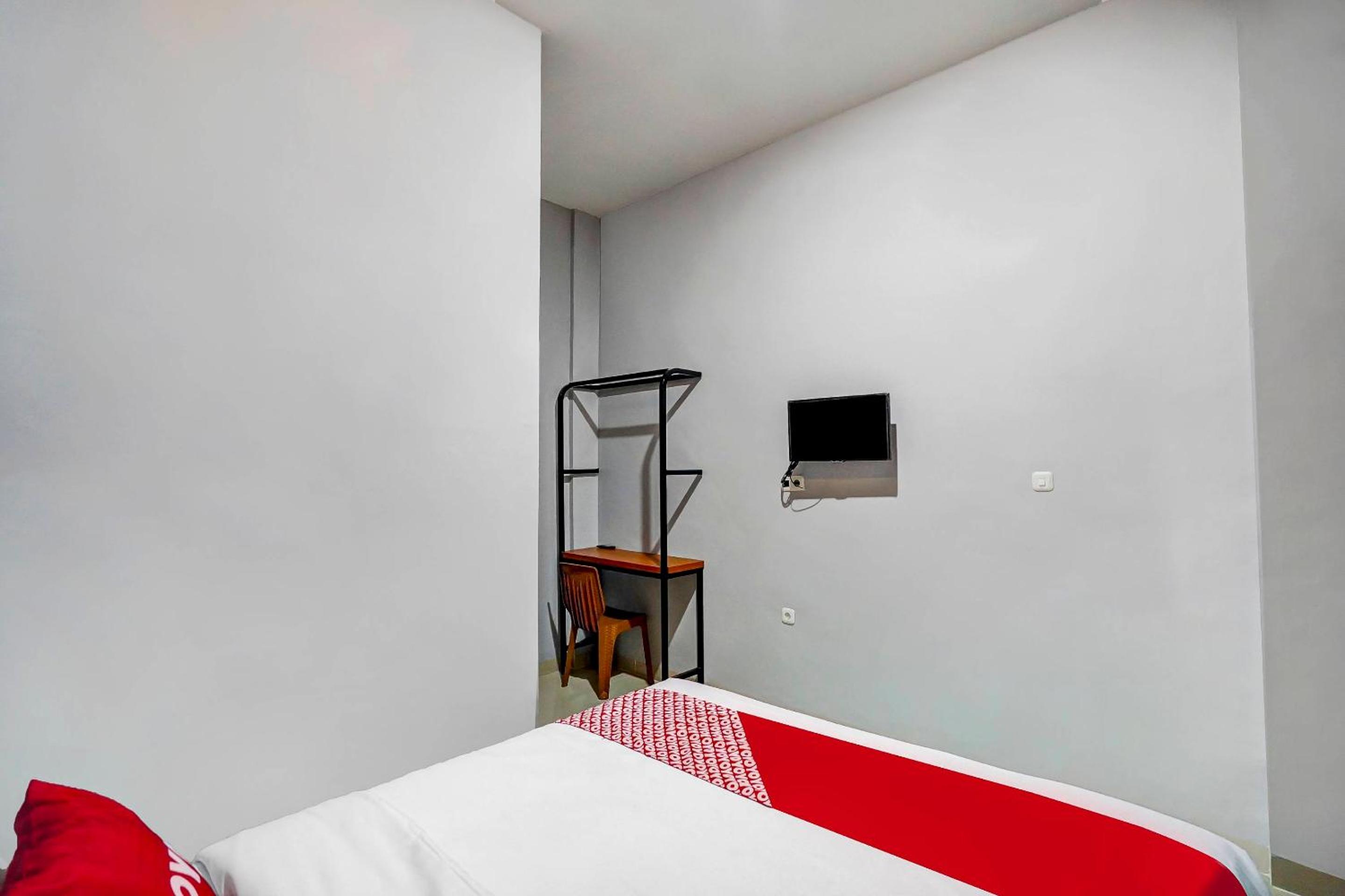 Standard Double Room - Photo 13