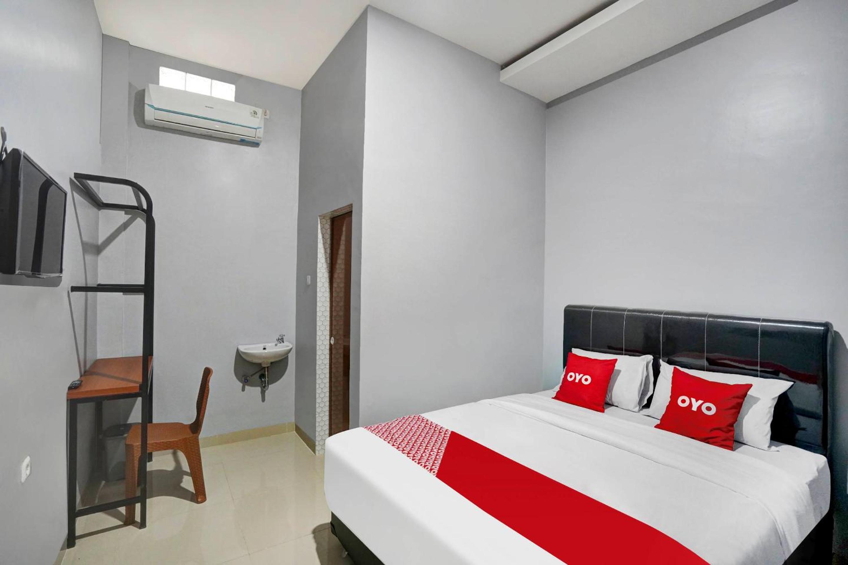 Standard Double Room - Photo 8