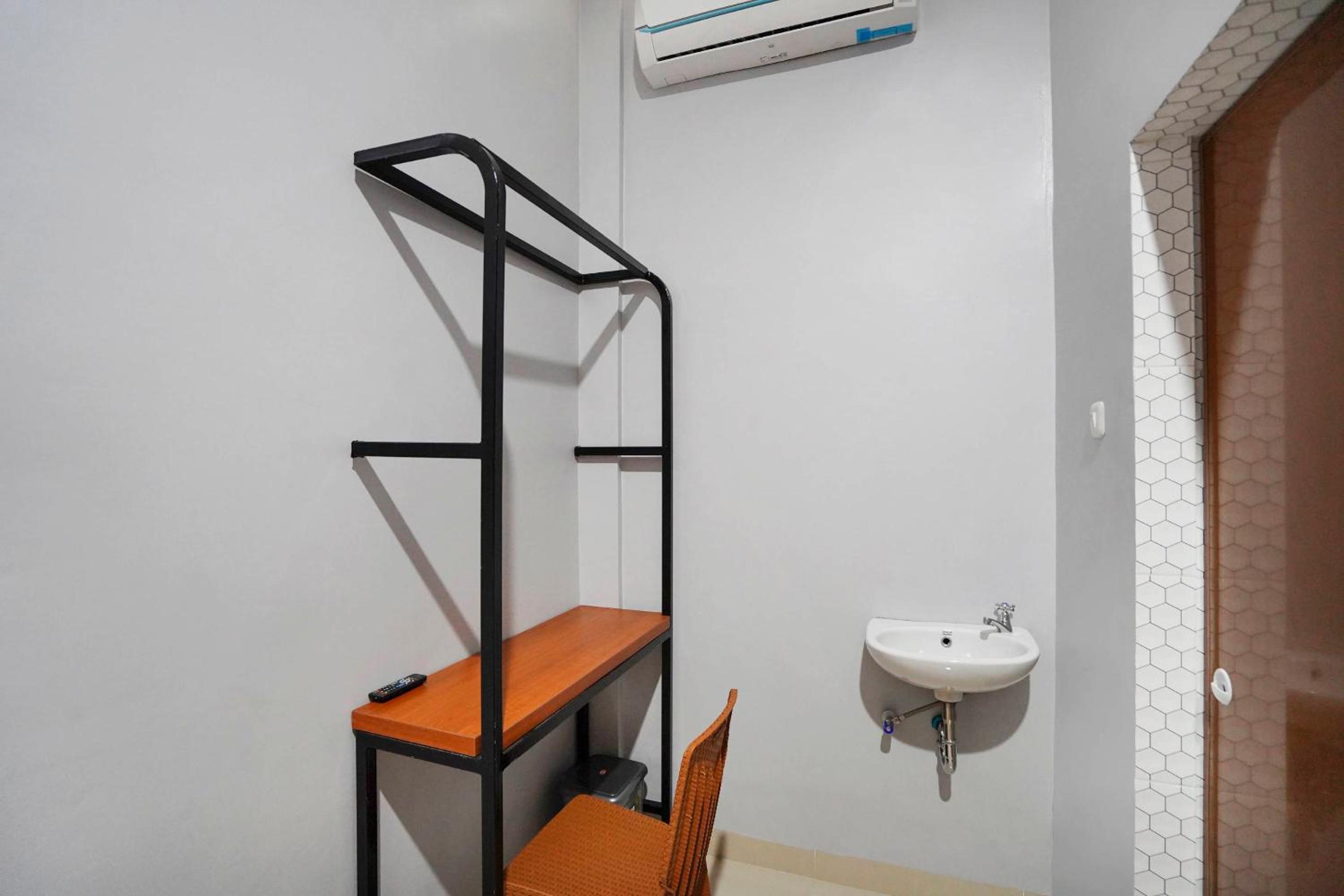 Standard Double Room - Photo 10