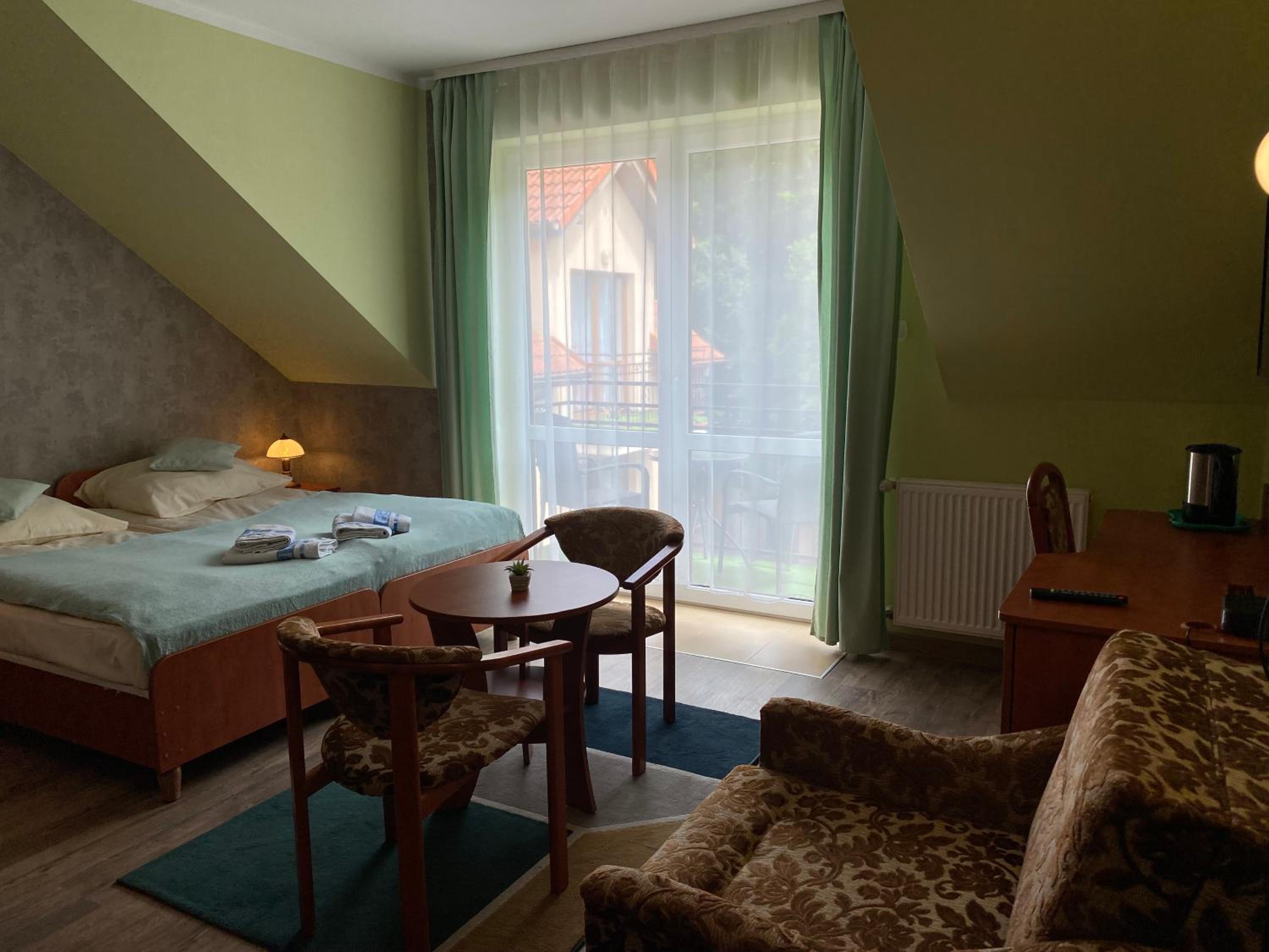 Twin Room with Bathroom photo 1