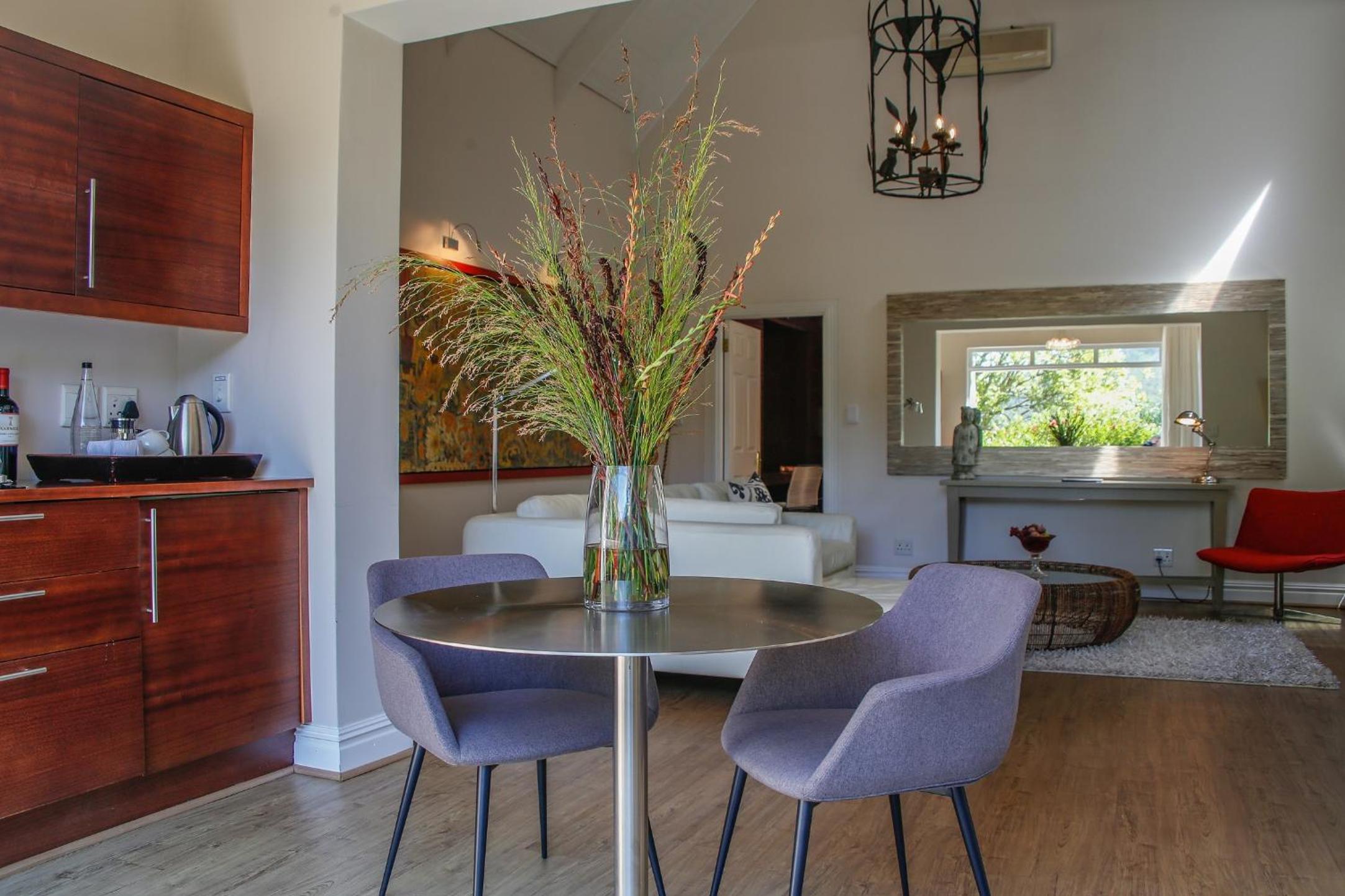 Suite - Photo 5