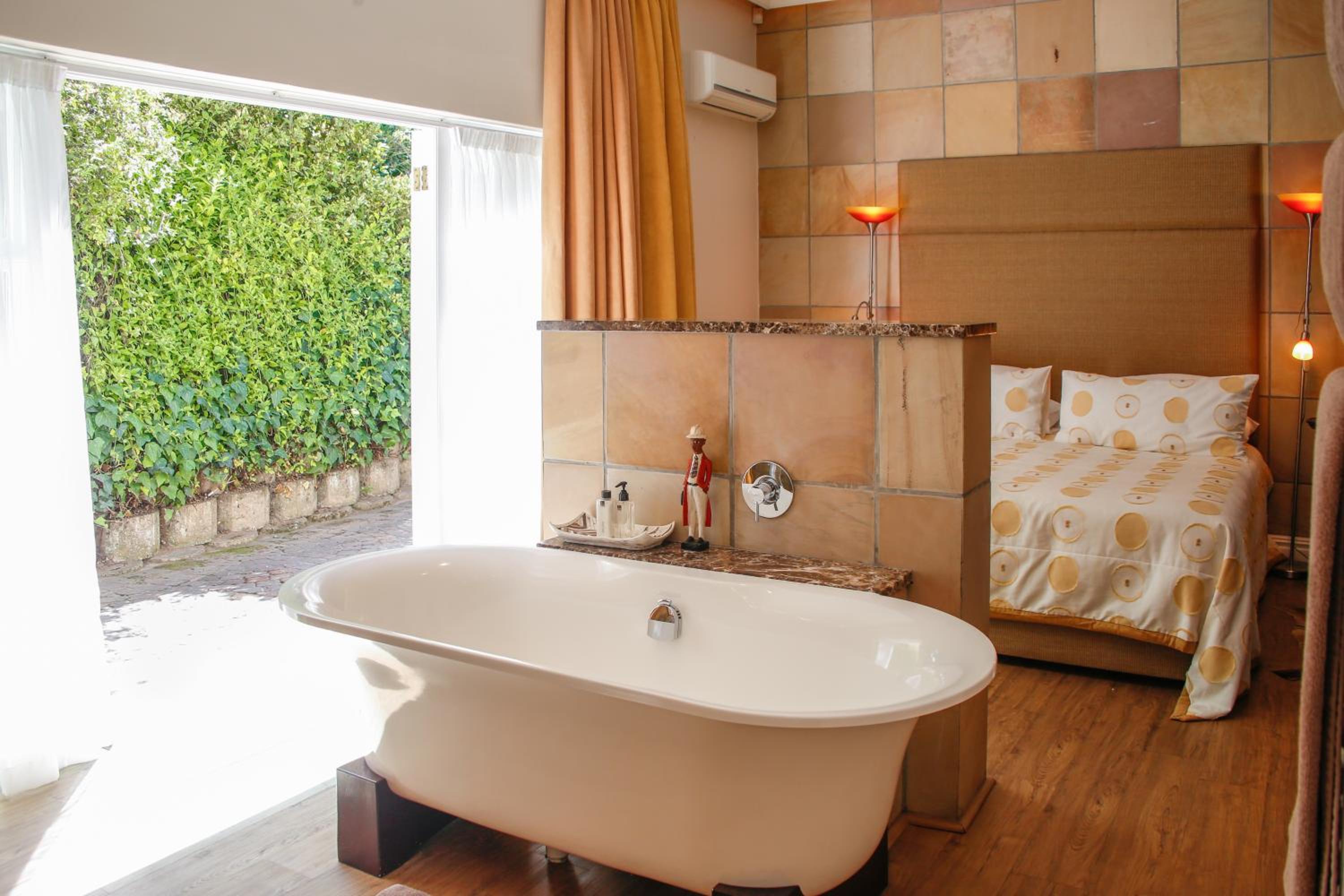 Suite - Photo 8