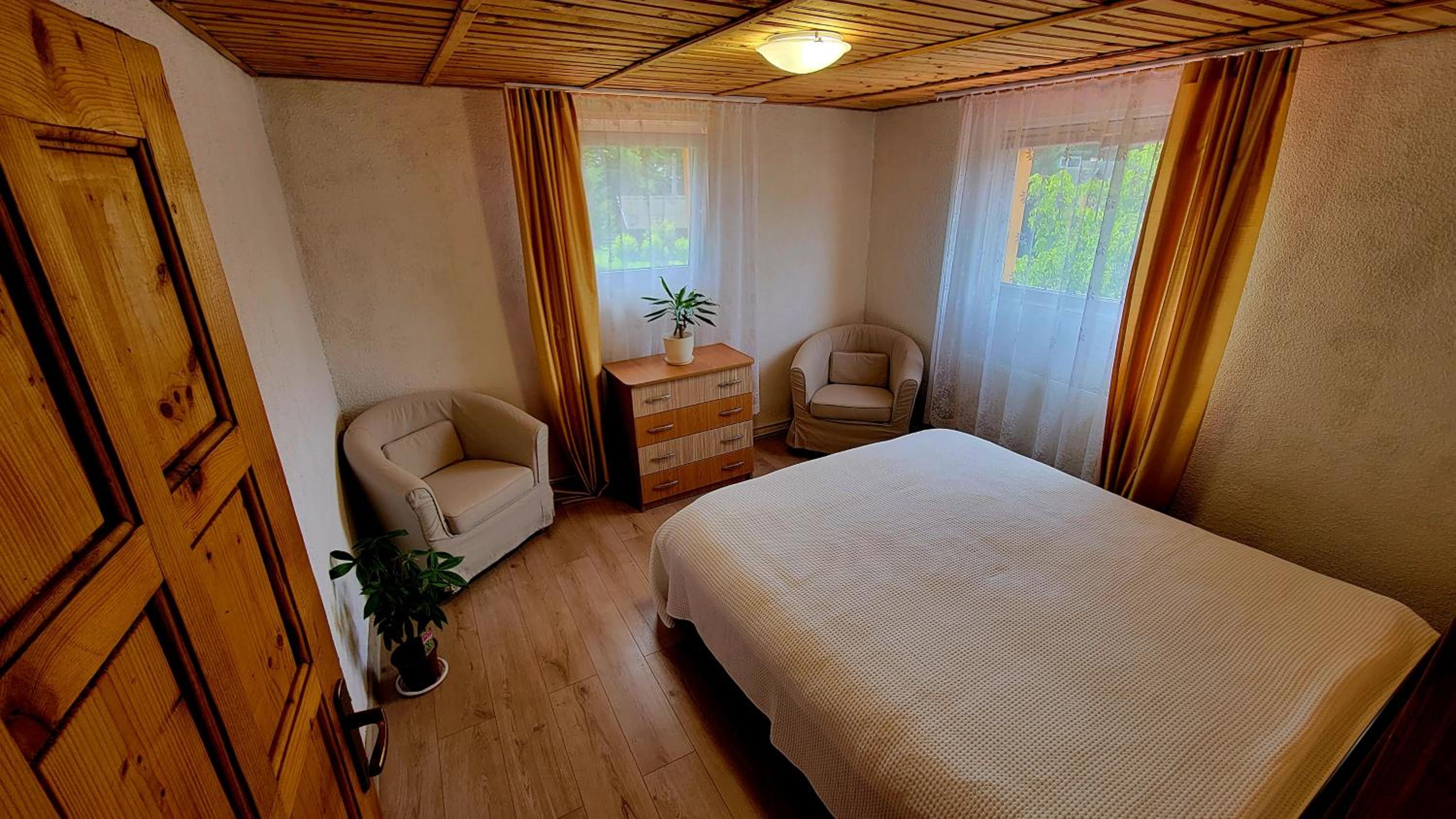 Three-Bedroom House - Photo 2